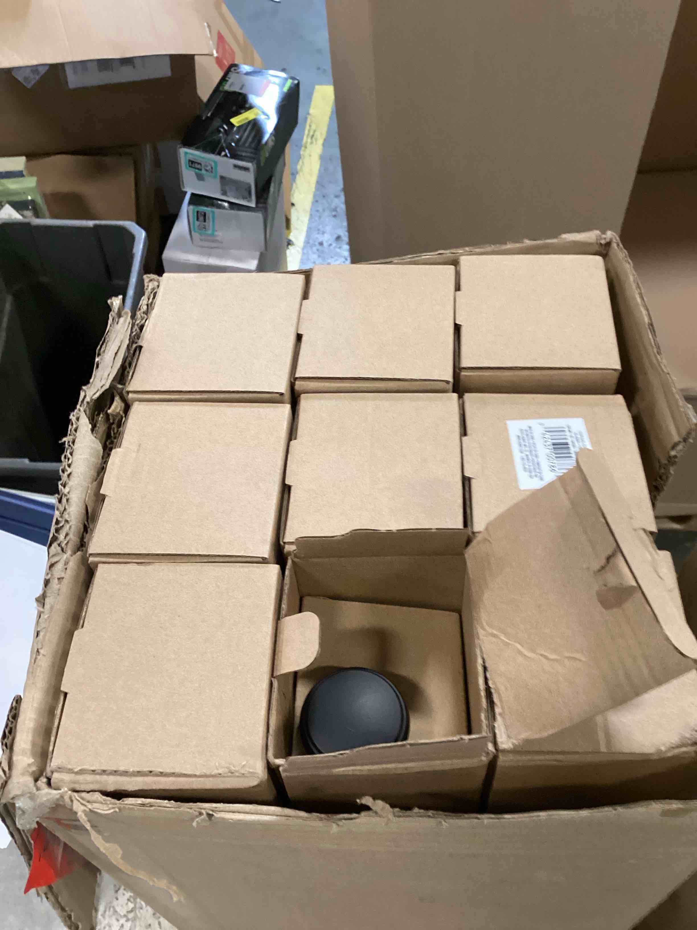 https://s3.amazonaws.com/lotting-images-prod/bidfta/TEA3540004_1749657285481.jpeg