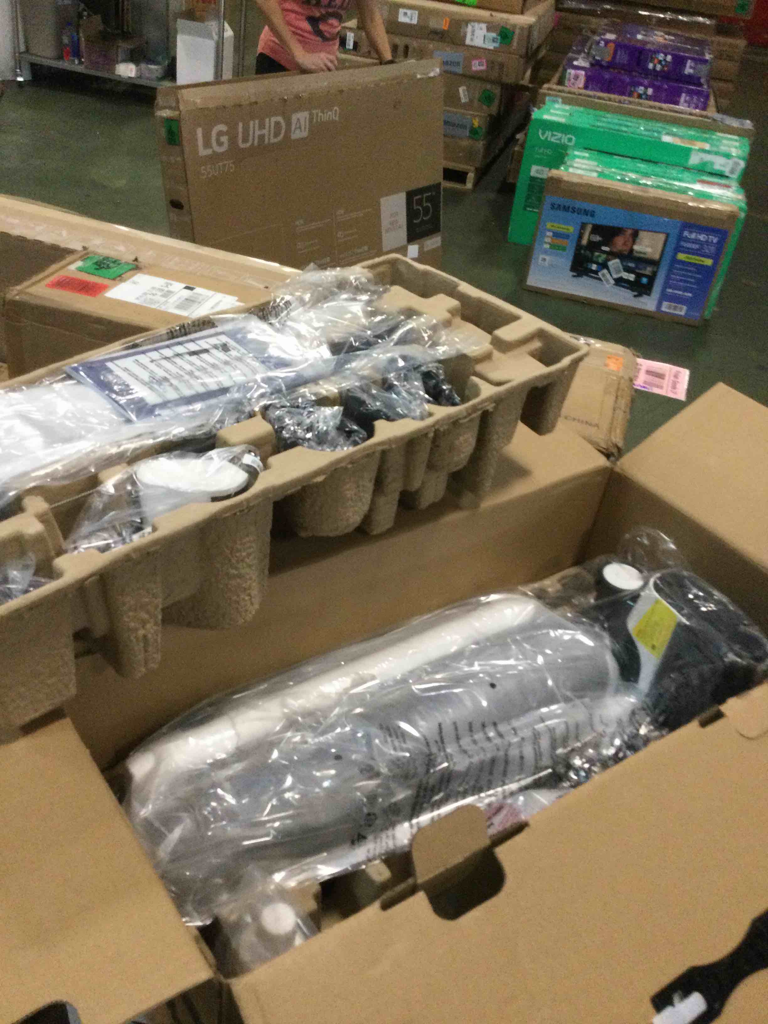https://s3.amazonaws.com/lotting-images-prod/bidfta/TEA3540872_1750354932446.jpeg