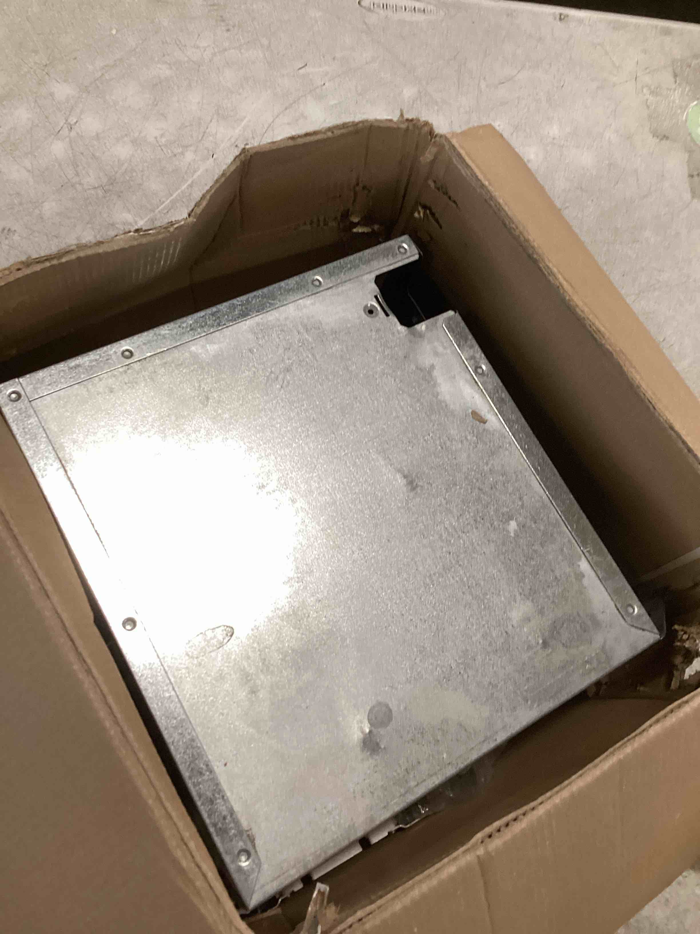 https://s3.amazonaws.com/lotting-images-prod/bidfta/TEA3544246_1749840140819.jpeg