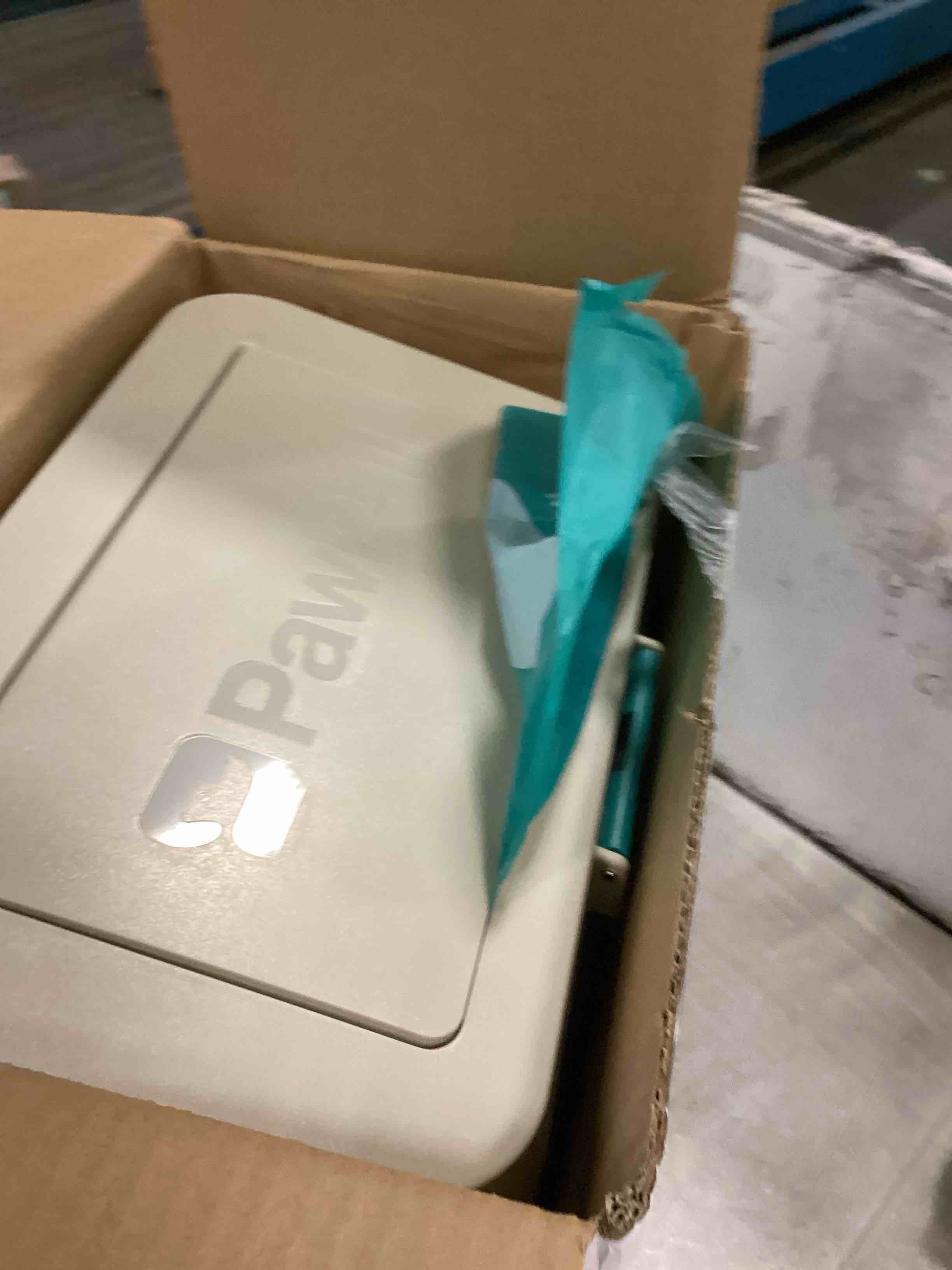 https://s3.amazonaws.com/lotting-images-prod/bidfta/TEA3545101_1750250062105.jpeg
