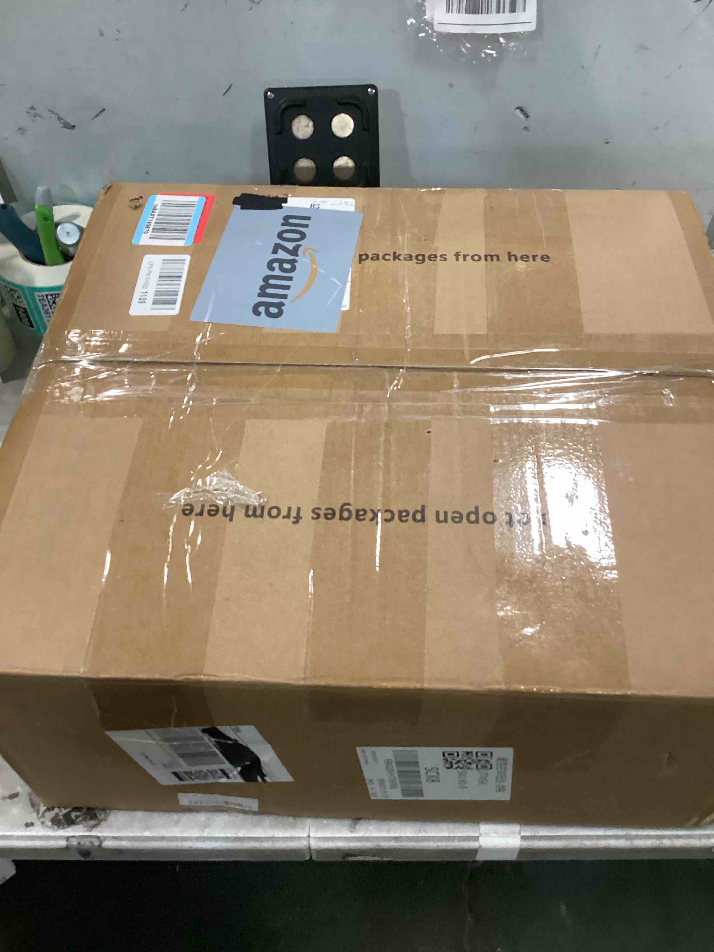 https://s3.amazonaws.com/lotting-images-prod/bidfta/TEA3558435_1751026832928.jpeg