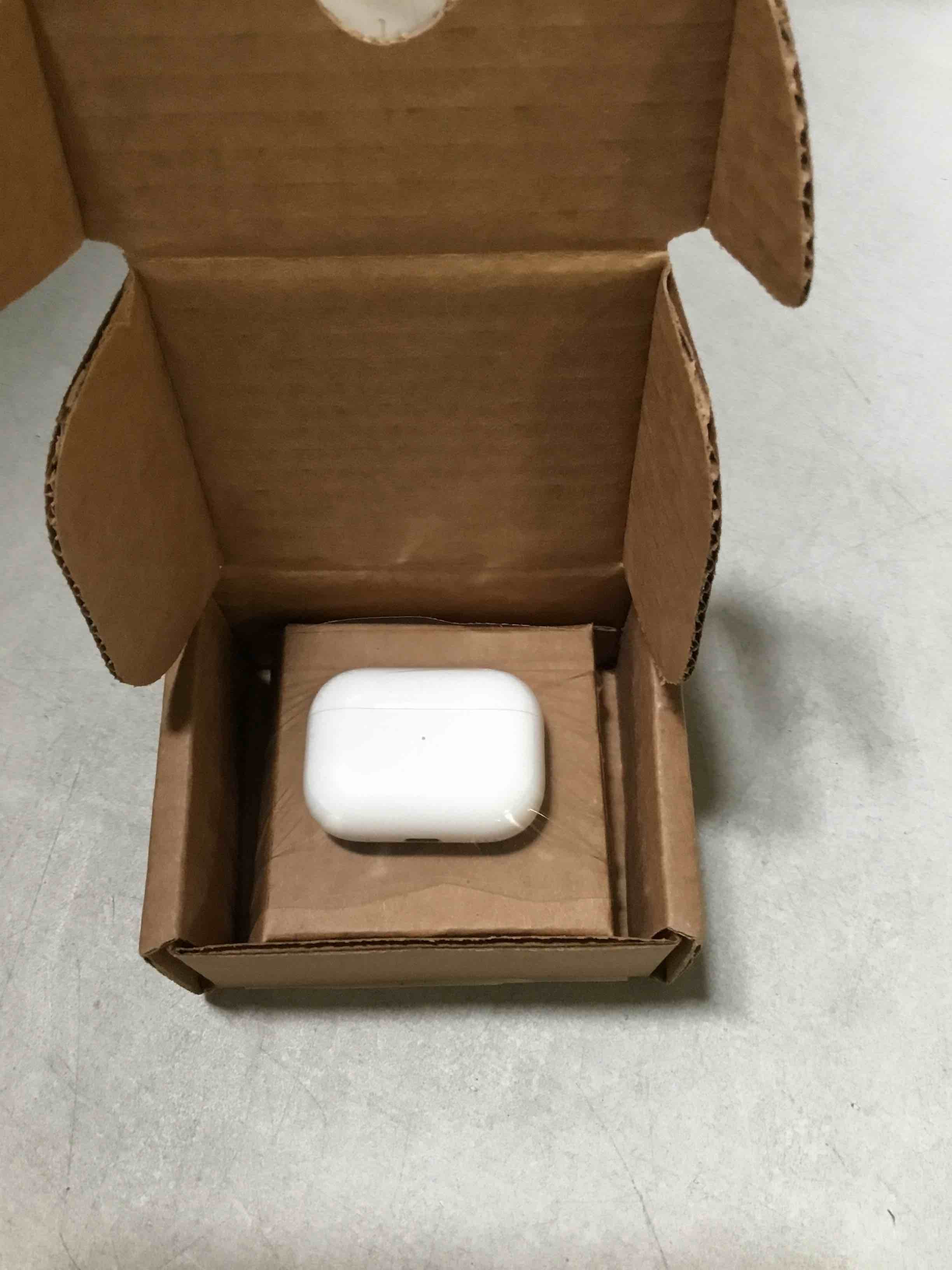 https://s3.amazonaws.com/lotting-images-prod/bidfta/TEA3580004_1746039851988.jpeg