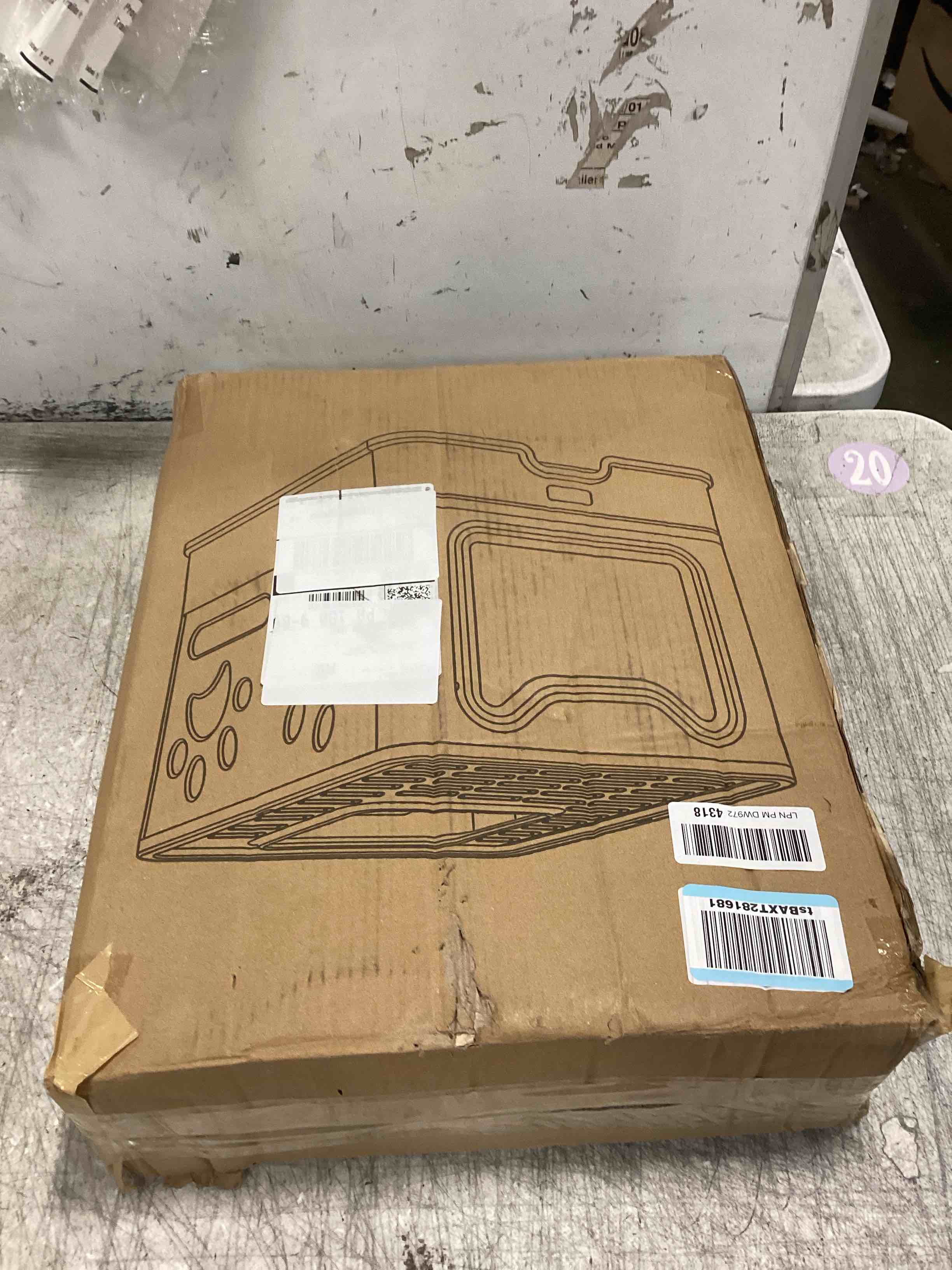 https://s3.amazonaws.com/lotting-images-prod/bidfta/TEA3580723_1746467685289.jpeg