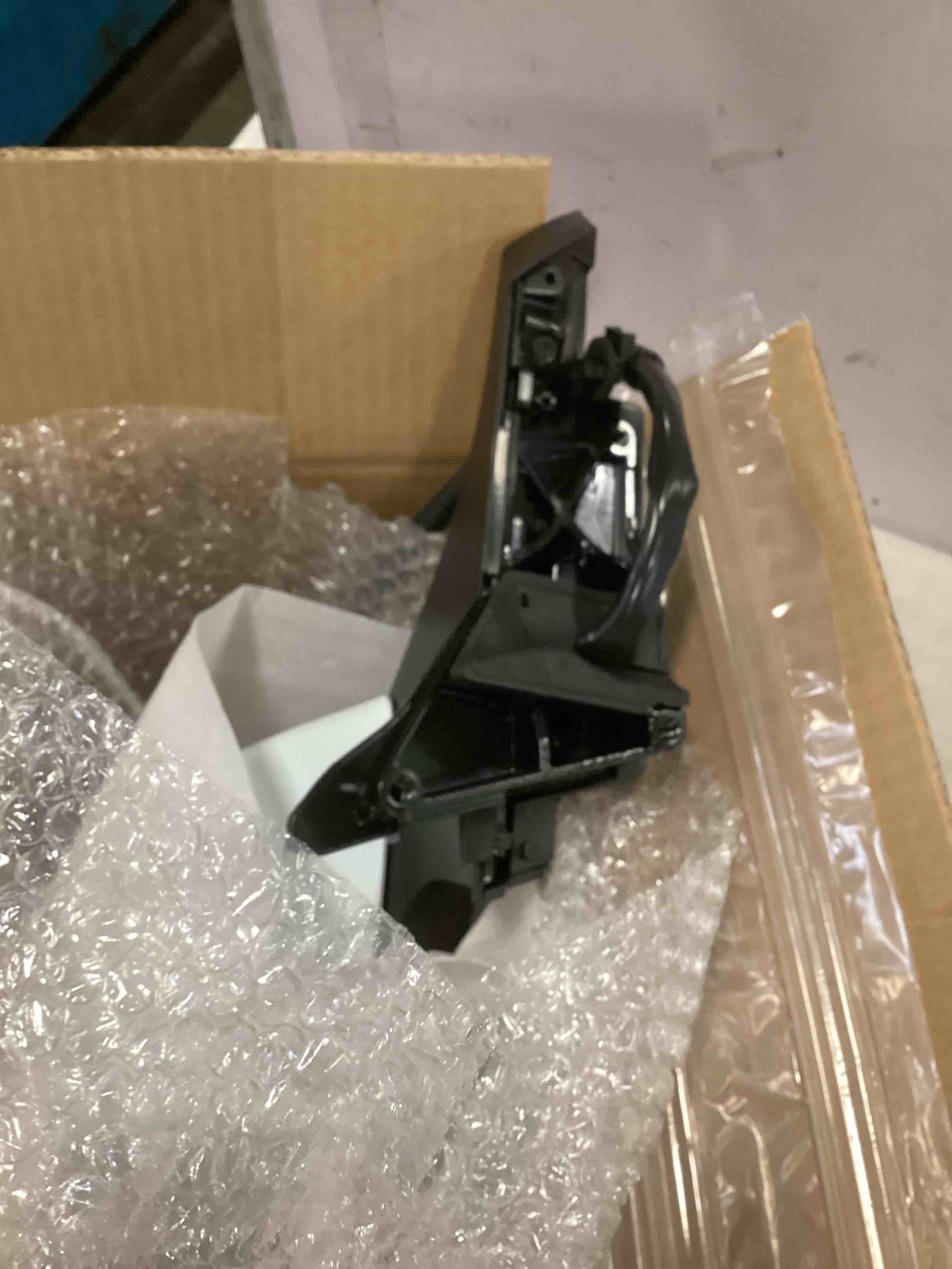 https://s3.amazonaws.com/lotting-images-prod/bidfta/TEA3580830_1746537848072.jpeg