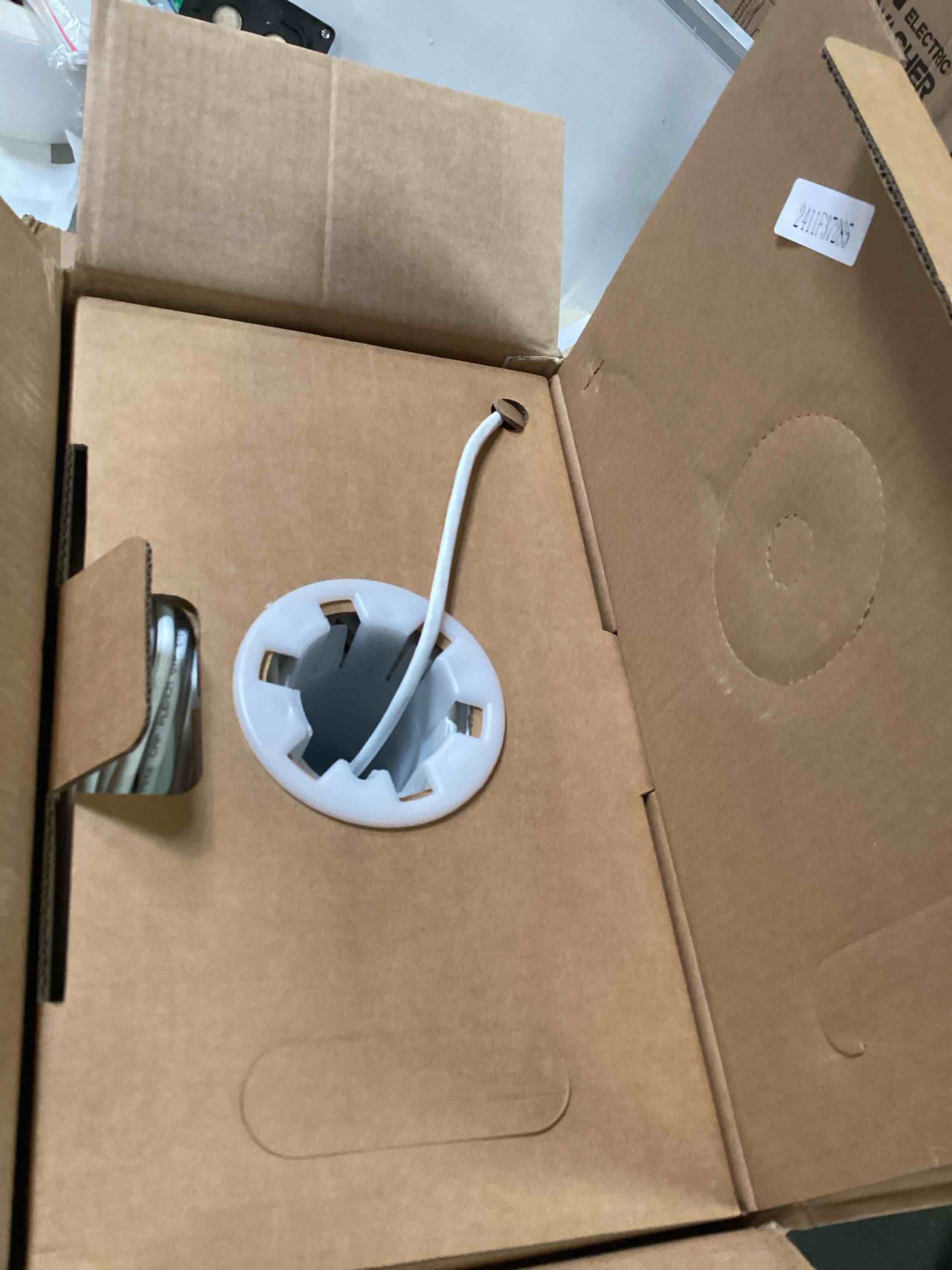 https://s3.amazonaws.com/lotting-images-prod/bidfta/TEA3595443_1750513977647.jpeg
