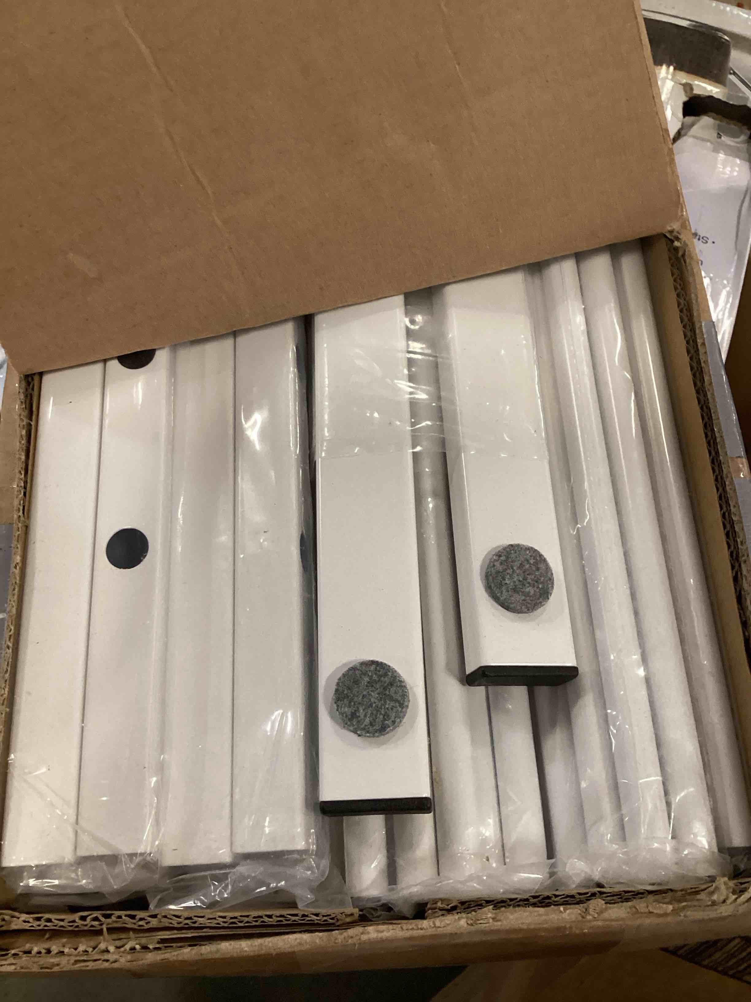https://s3.amazonaws.com/lotting-images-prod/bidfta/TEA3601710_1750943315856.jpeg