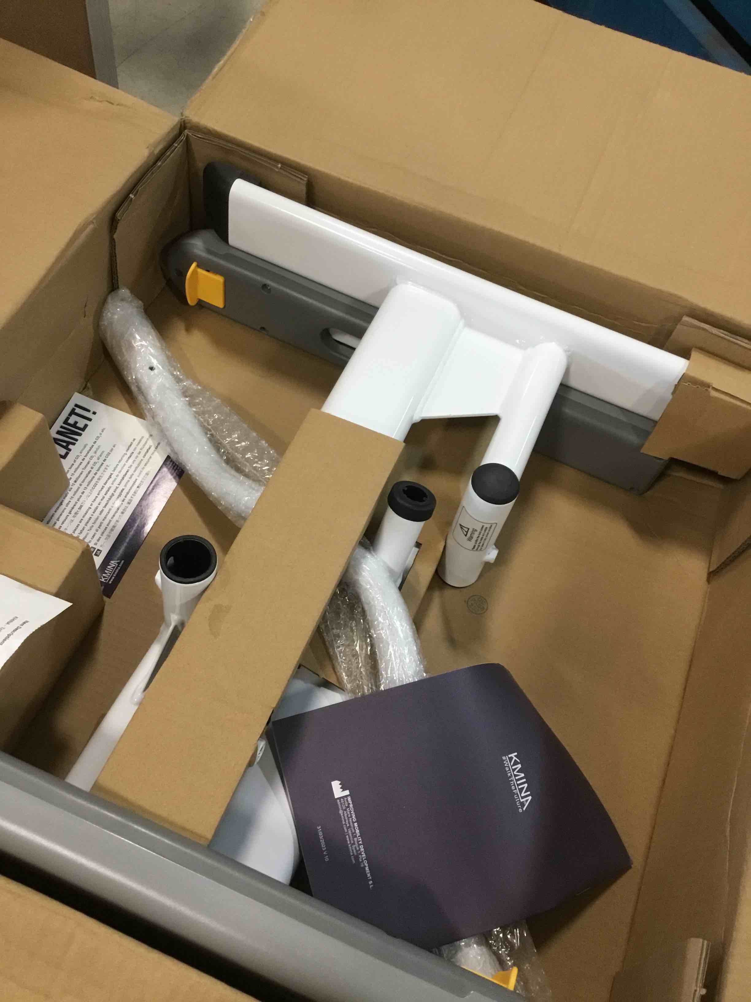 https://s3.amazonaws.com/lotting-images-prod/bidfta/TEA3604585_1751290918427.jpeg