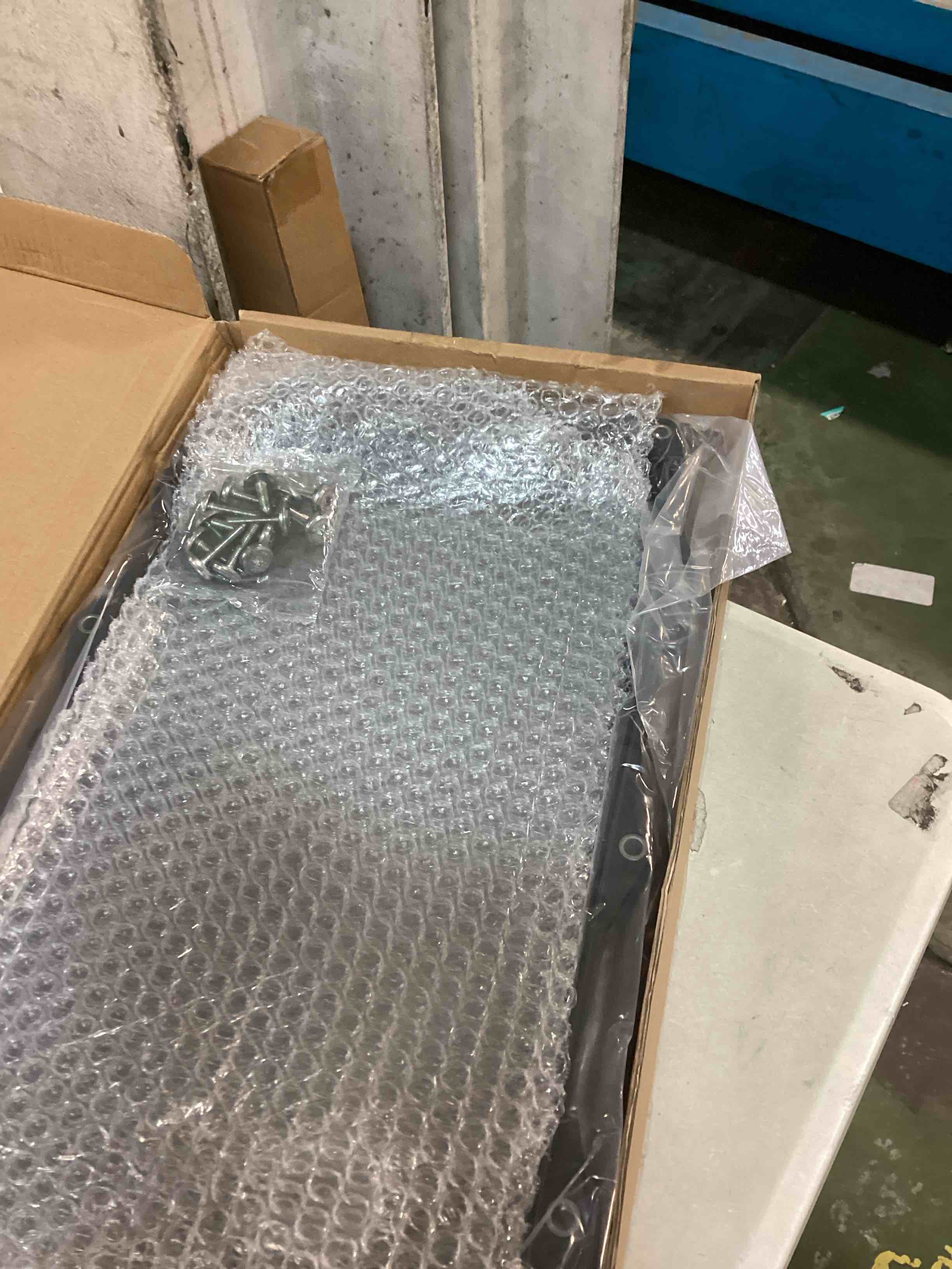 https://s3.amazonaws.com/lotting-images-prod/bidfta/TEA3615028_1751290557266.jpeg