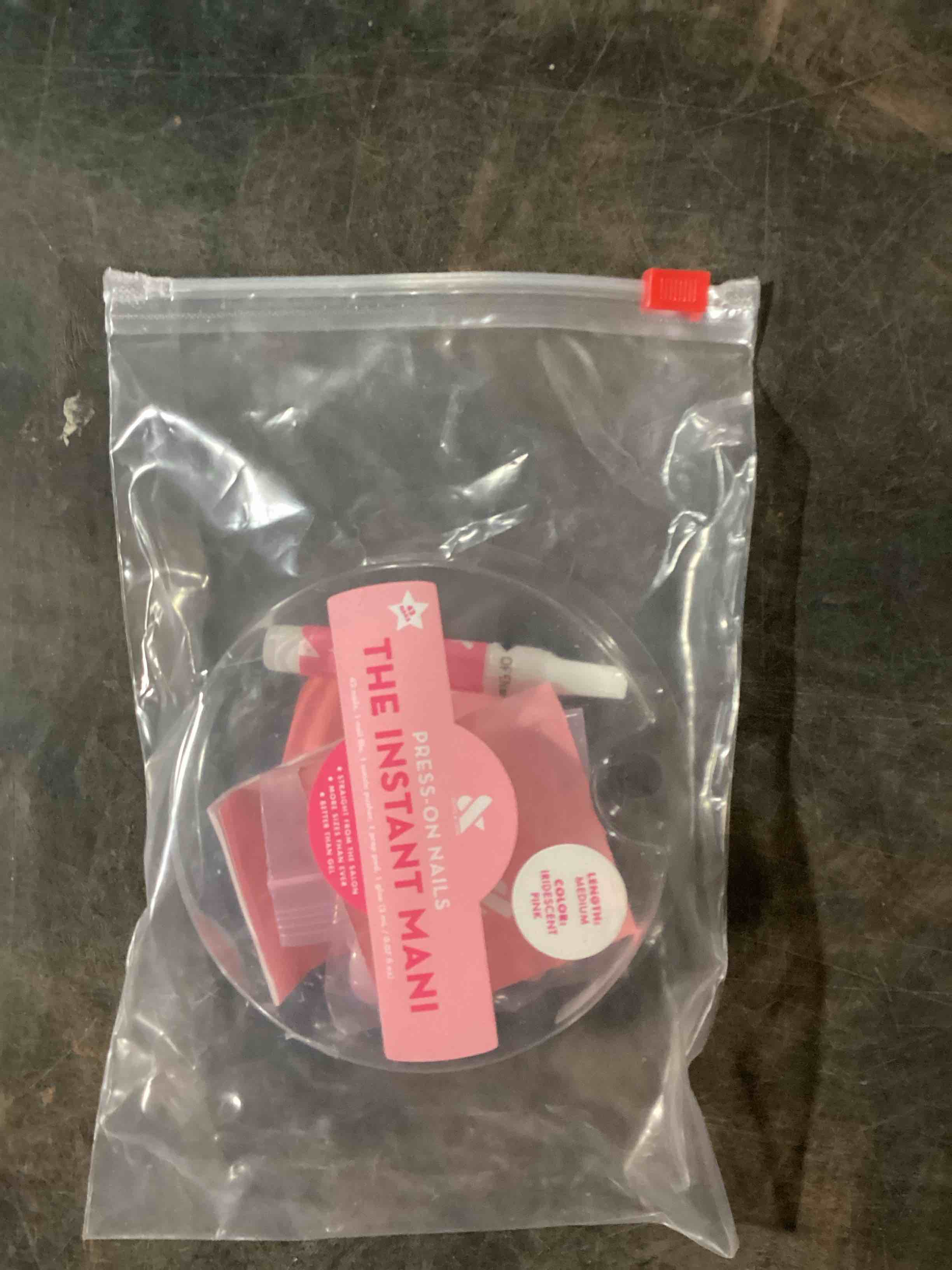 l Olive & June Olive & June The Instant Mani Press-On Nails Iridescent Pink, Oval Medium, 