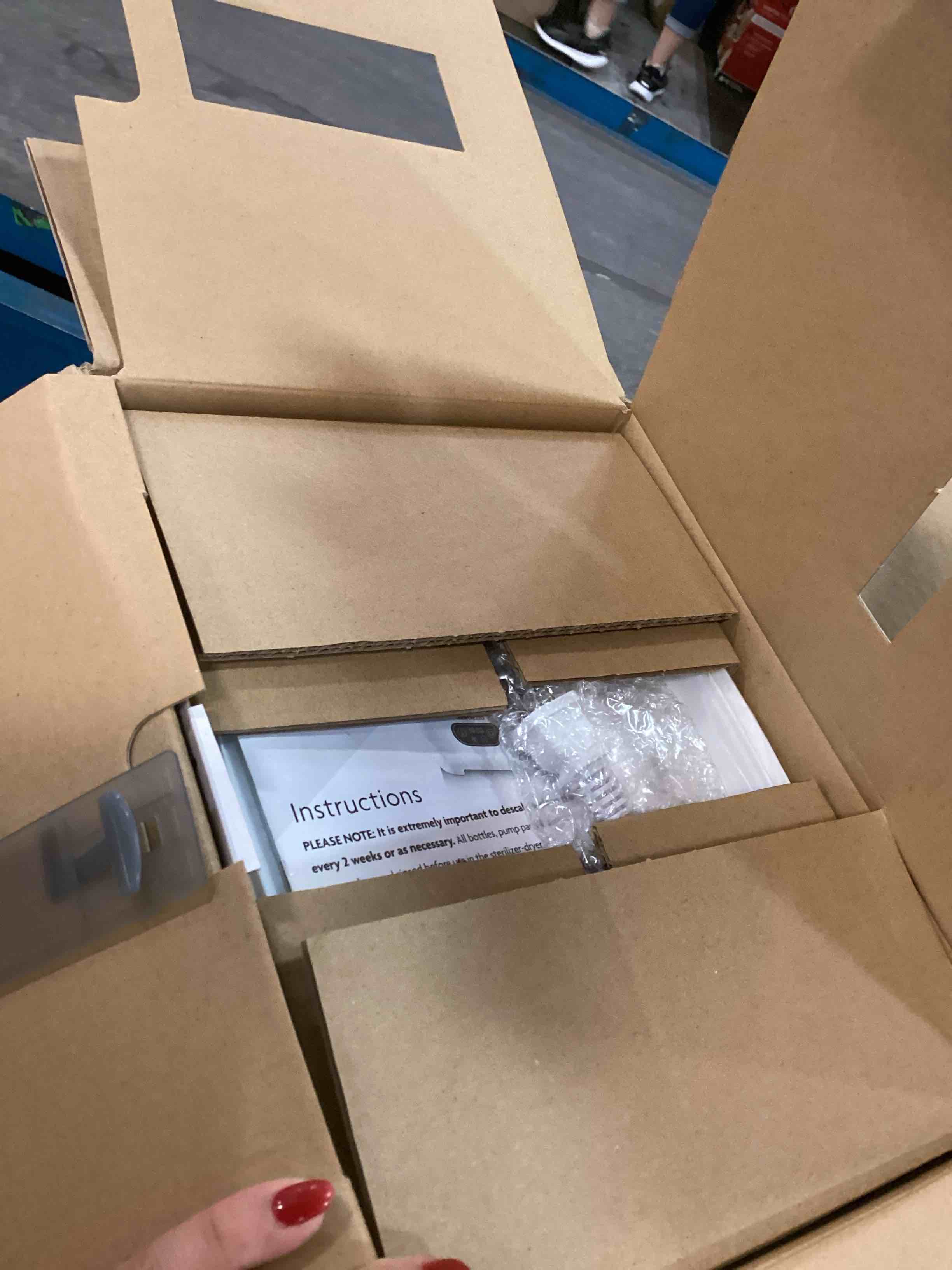 https://s3.amazonaws.com/lotting-images-prod/bidfta/TEA3667901_1746707016356.jpeg