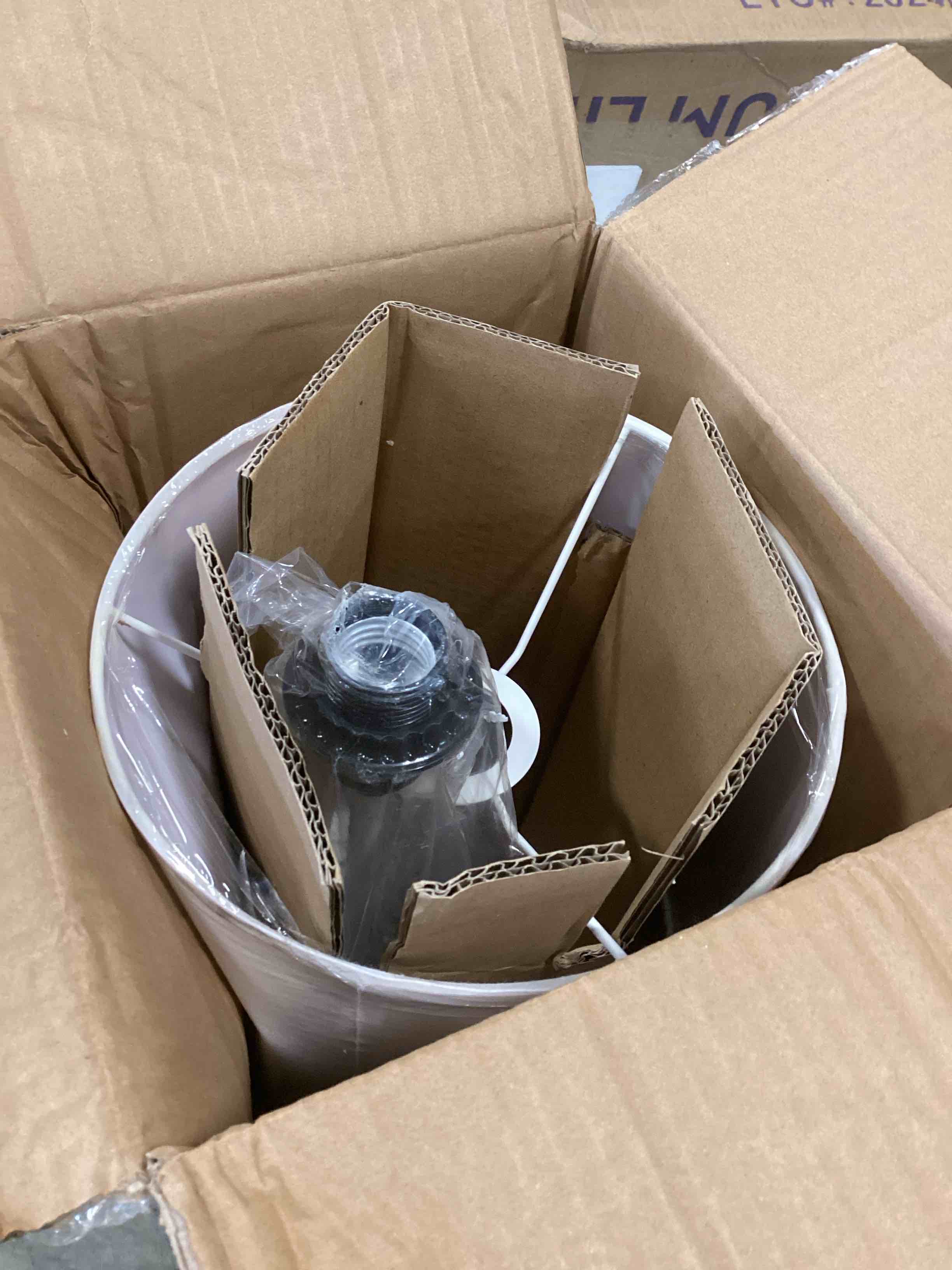 https://s3.amazonaws.com/lotting-images-prod/bidfta/TEA3669478_1747656735666.jpeg