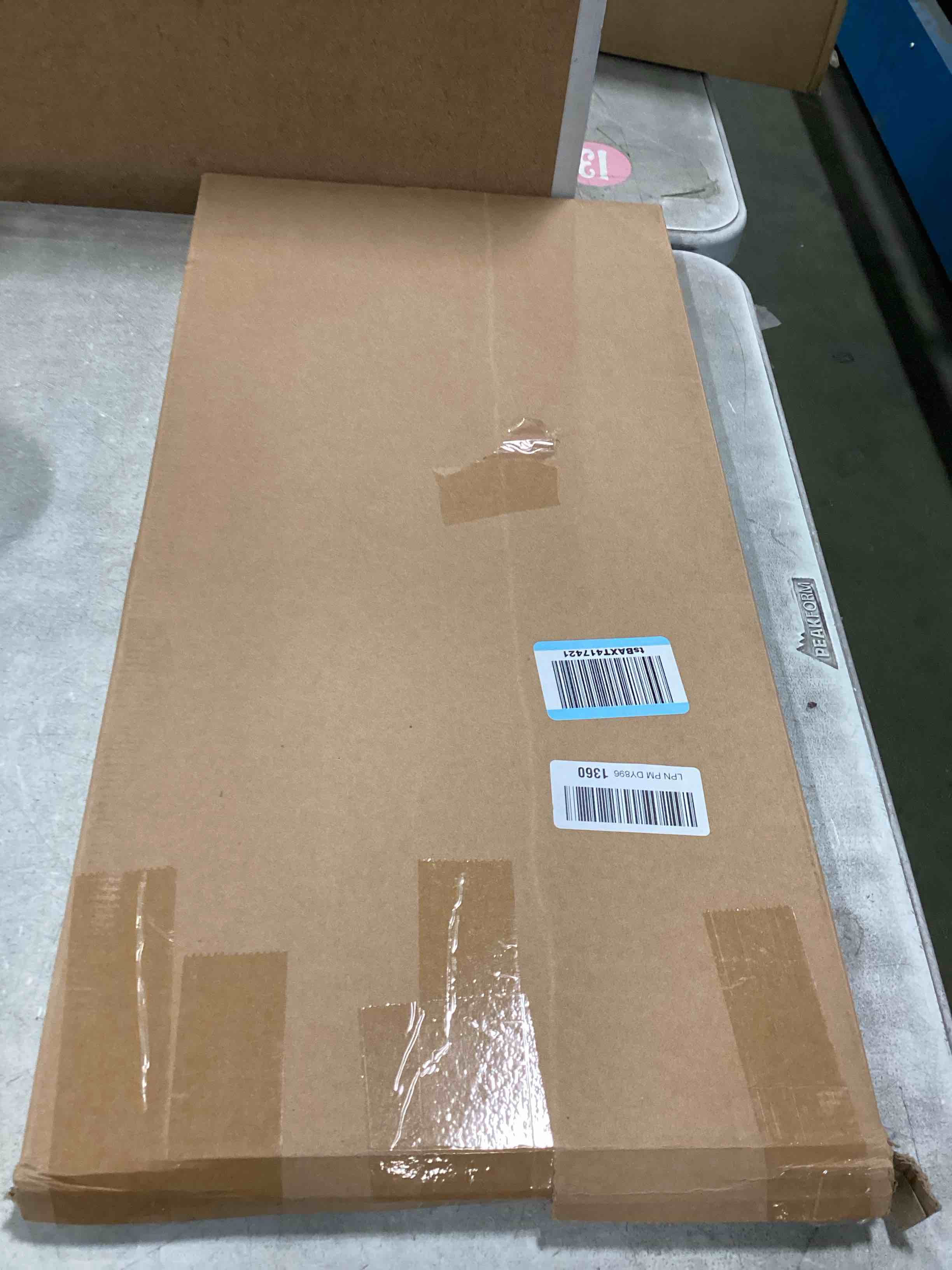 https://s3.amazonaws.com/lotting-images-prod/bidfta/TEA3669900_1747830238474.jpeg