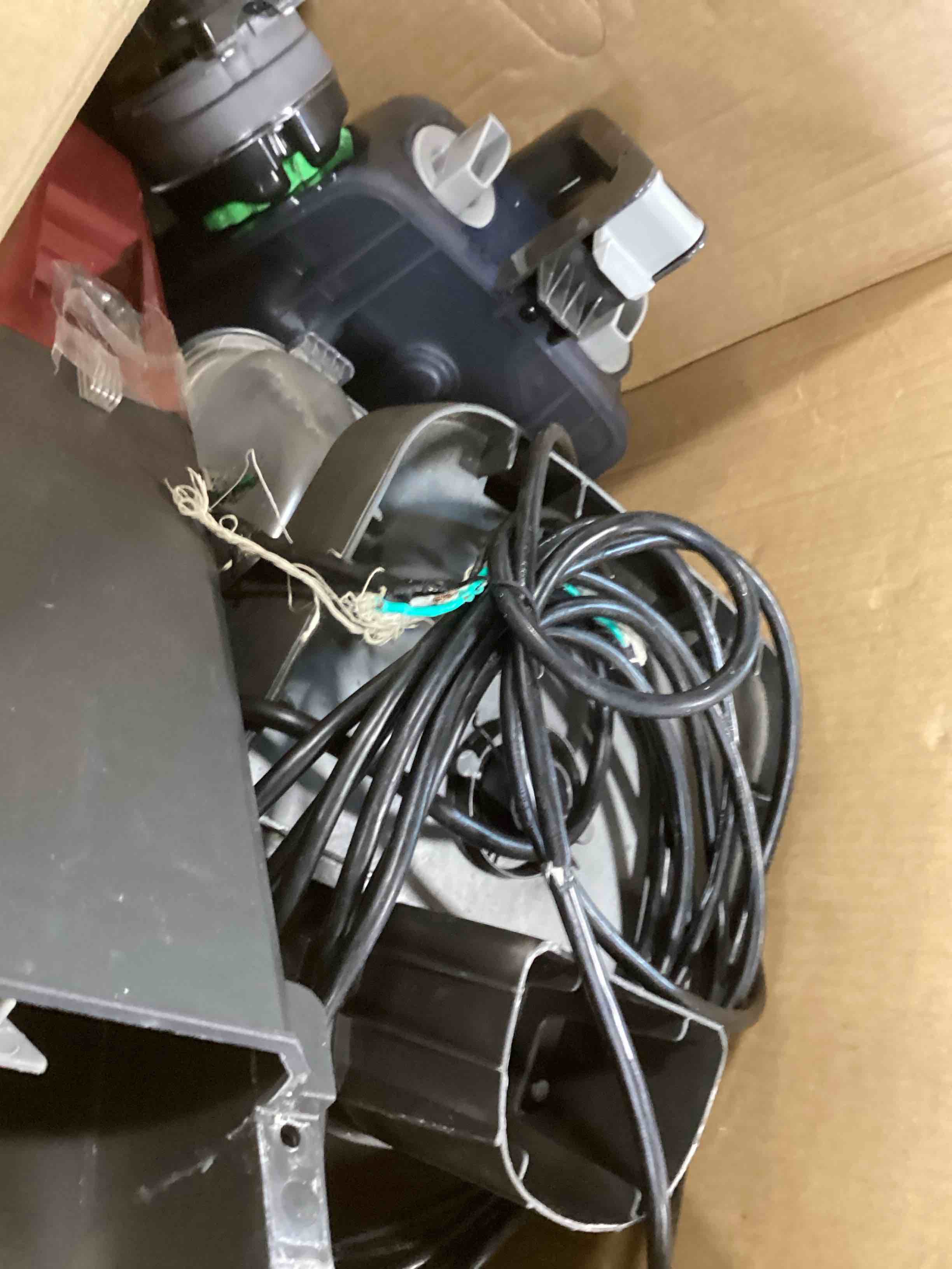 https://s3.amazonaws.com/lotting-images-prod/bidfta/TEA3670858_1746468139024.jpeg