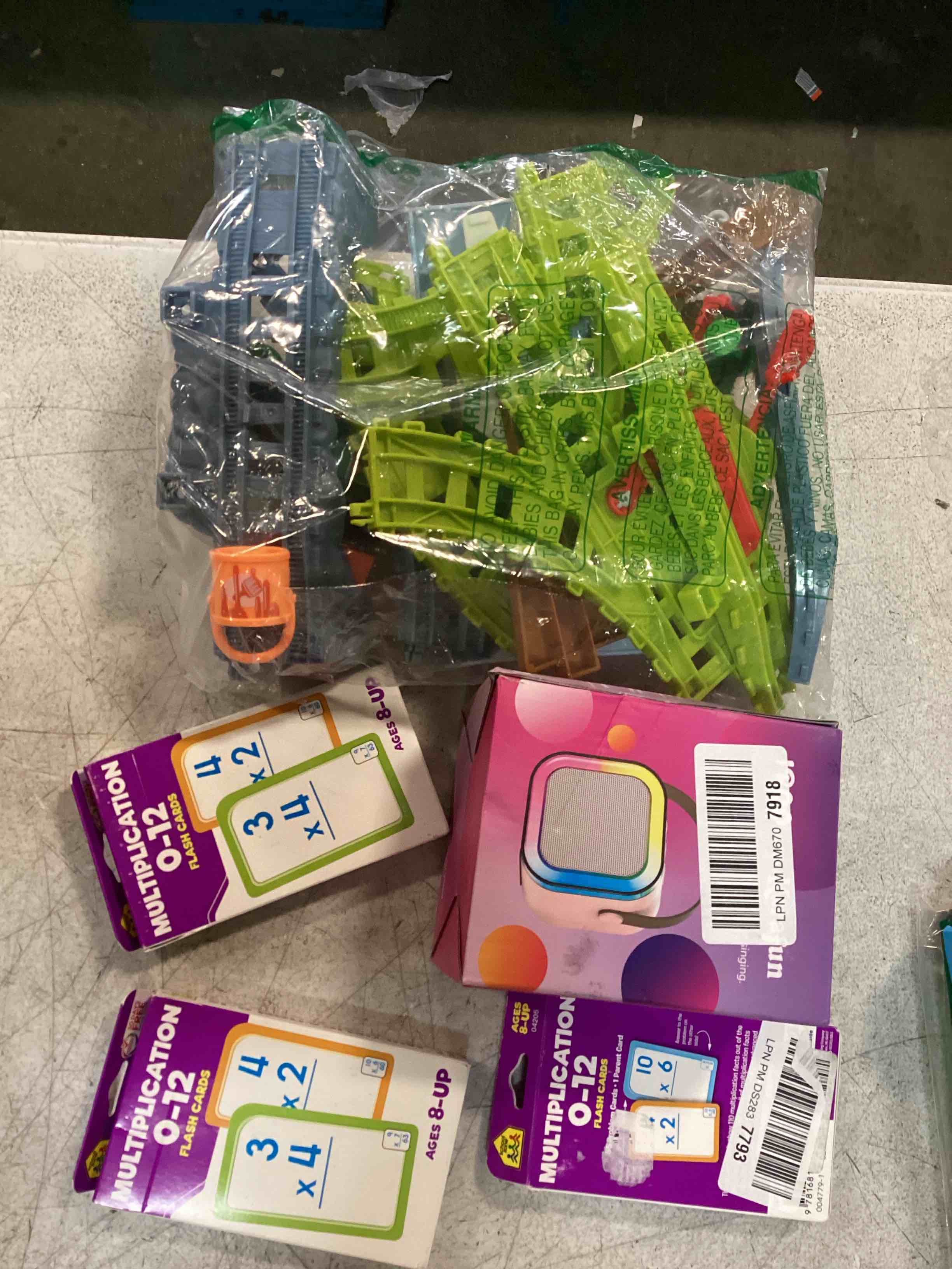https://s3.amazonaws.com/lotting-images-prod/bidfta/TEA3673755_1746452356165.jpeg