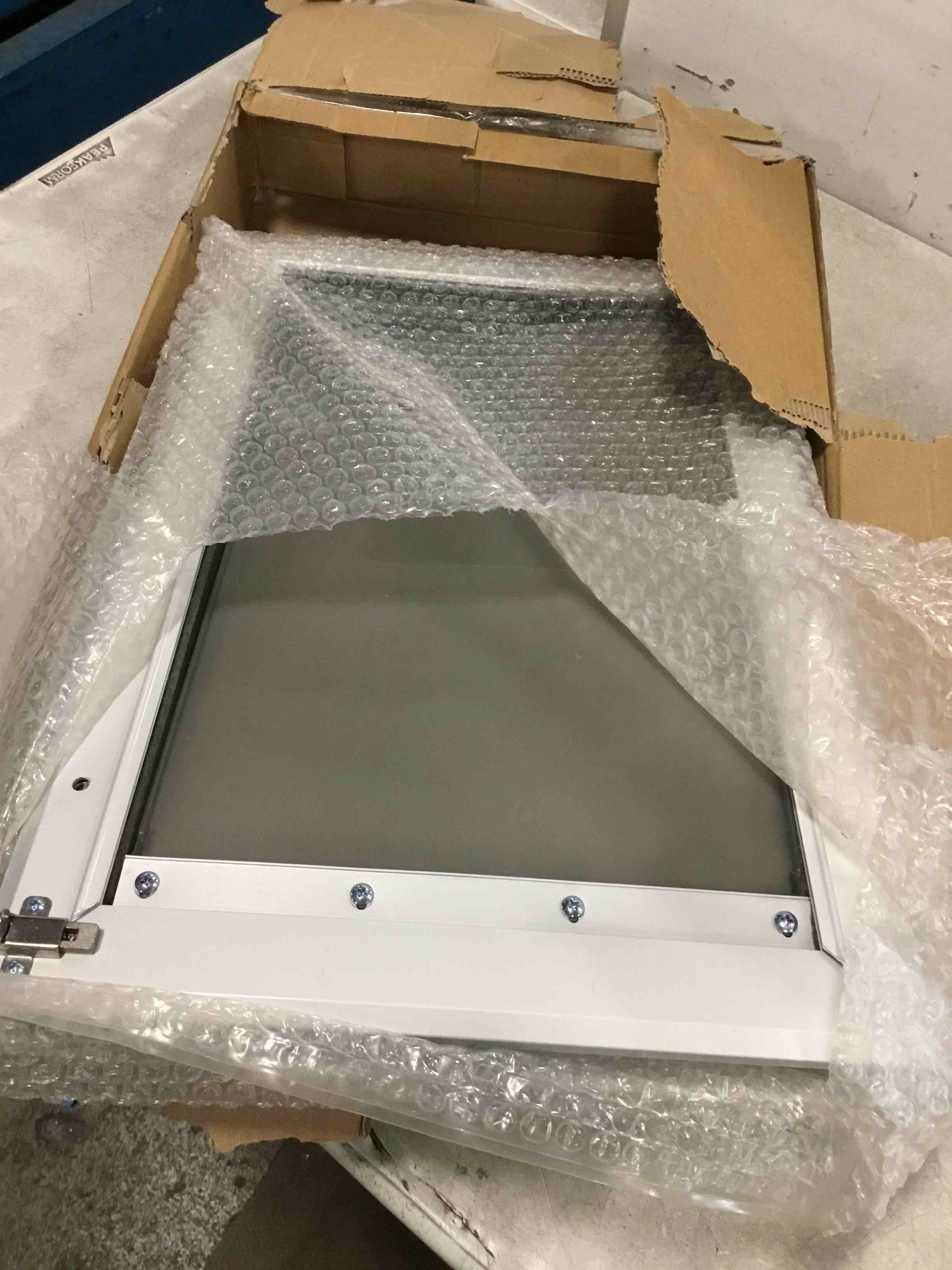 https://s3.amazonaws.com/lotting-images-prod/bidfta/TEA3677335_1746621927327.jpeg