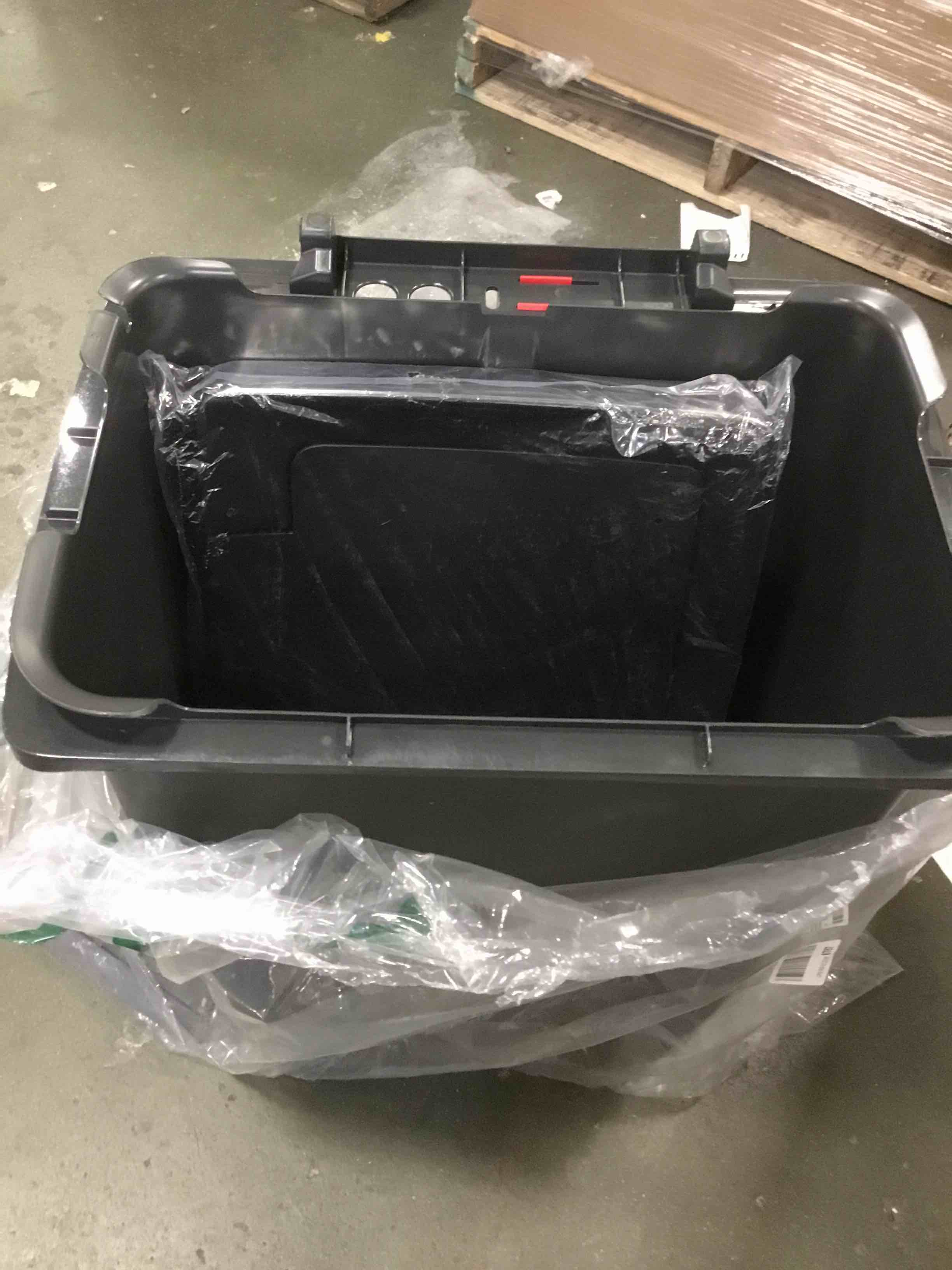 https://s3.amazonaws.com/lotting-images-prod/bidfta/TEA3678389_1747227499218.jpeg