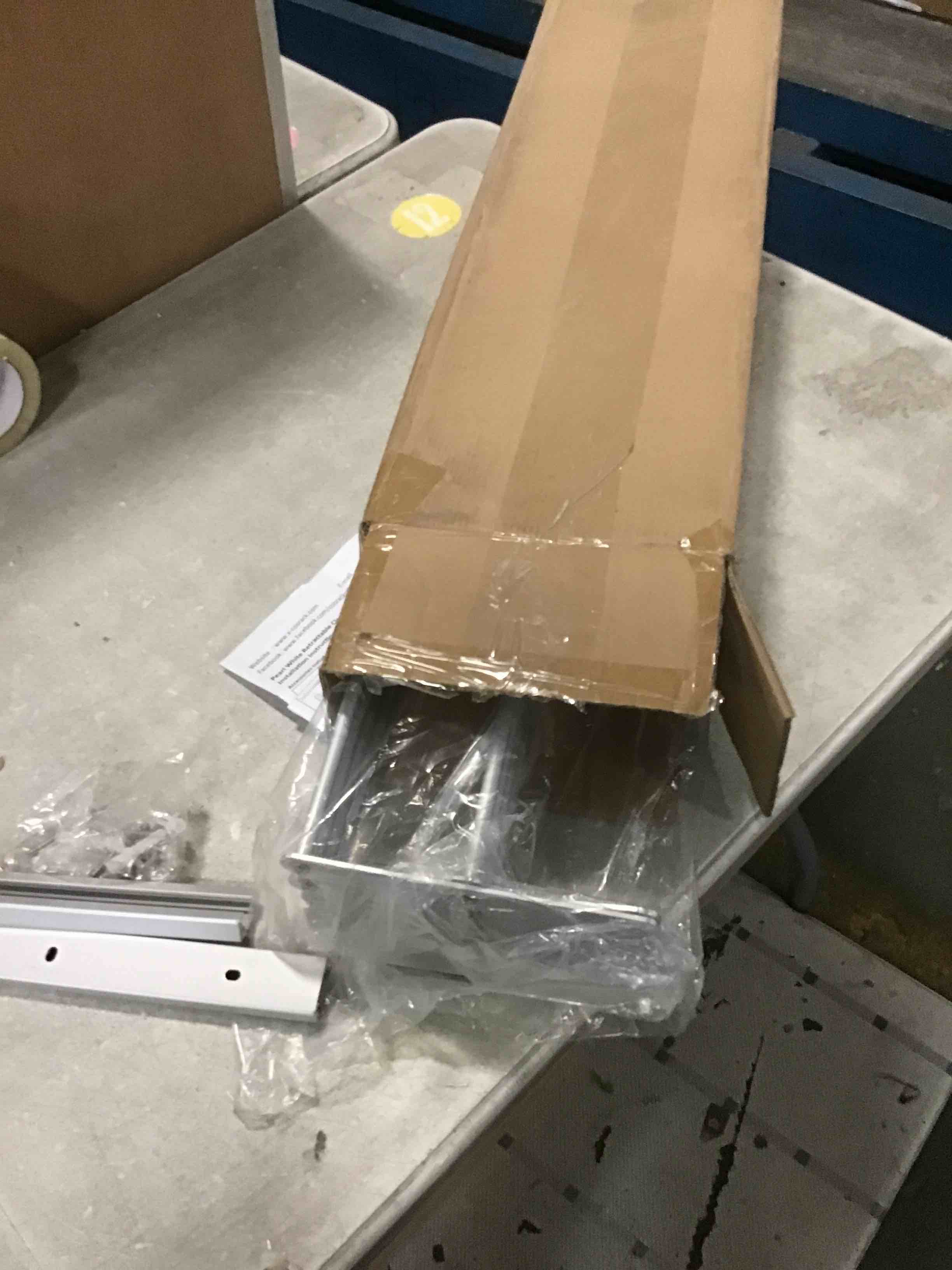 https://s3.amazonaws.com/lotting-images-prod/bidfta/TEA3682223_1745429202040.jpeg