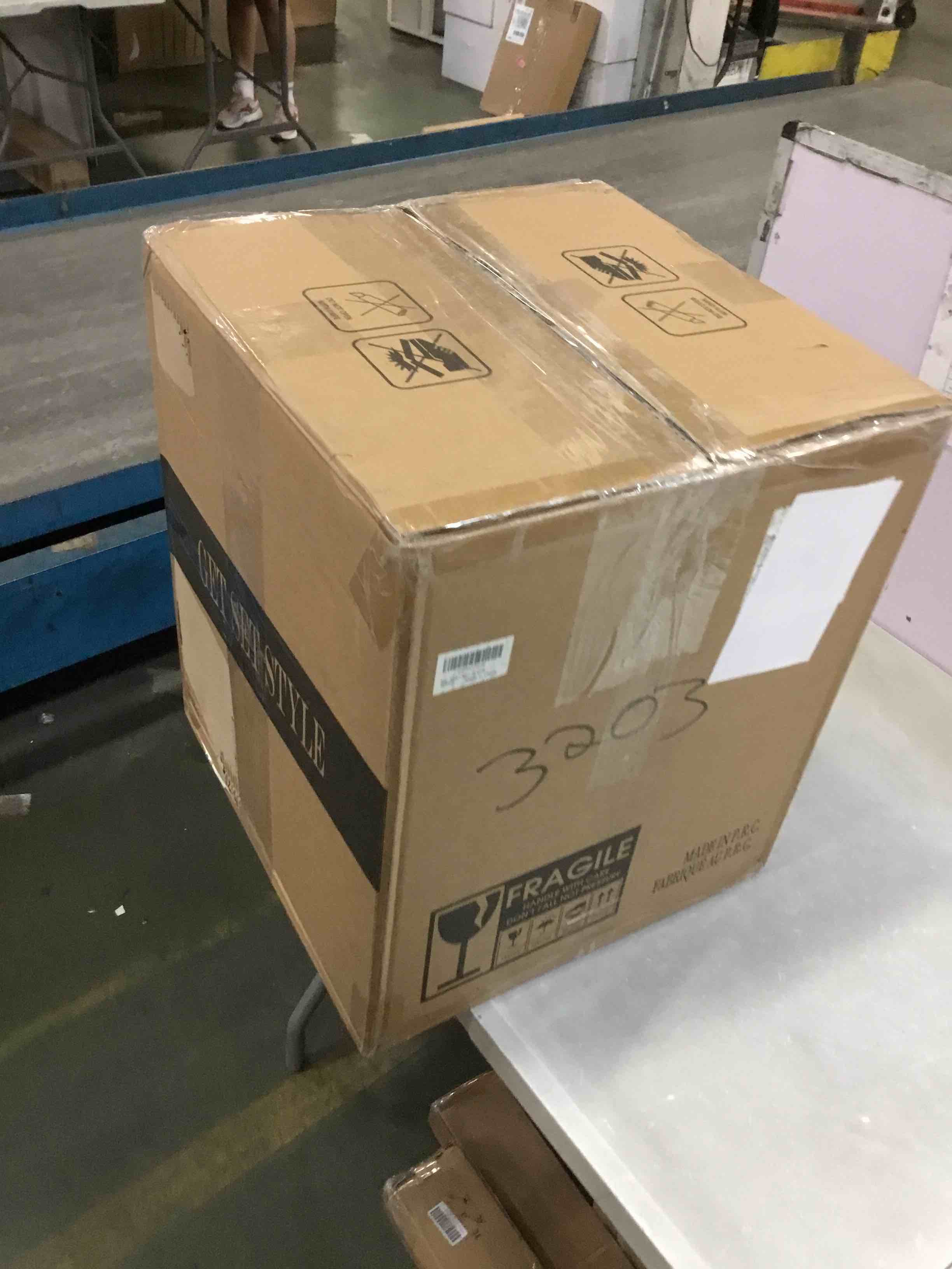 https://s3.amazonaws.com/lotting-images-prod/bidfta/TEA3683234_1746449319843.jpeg