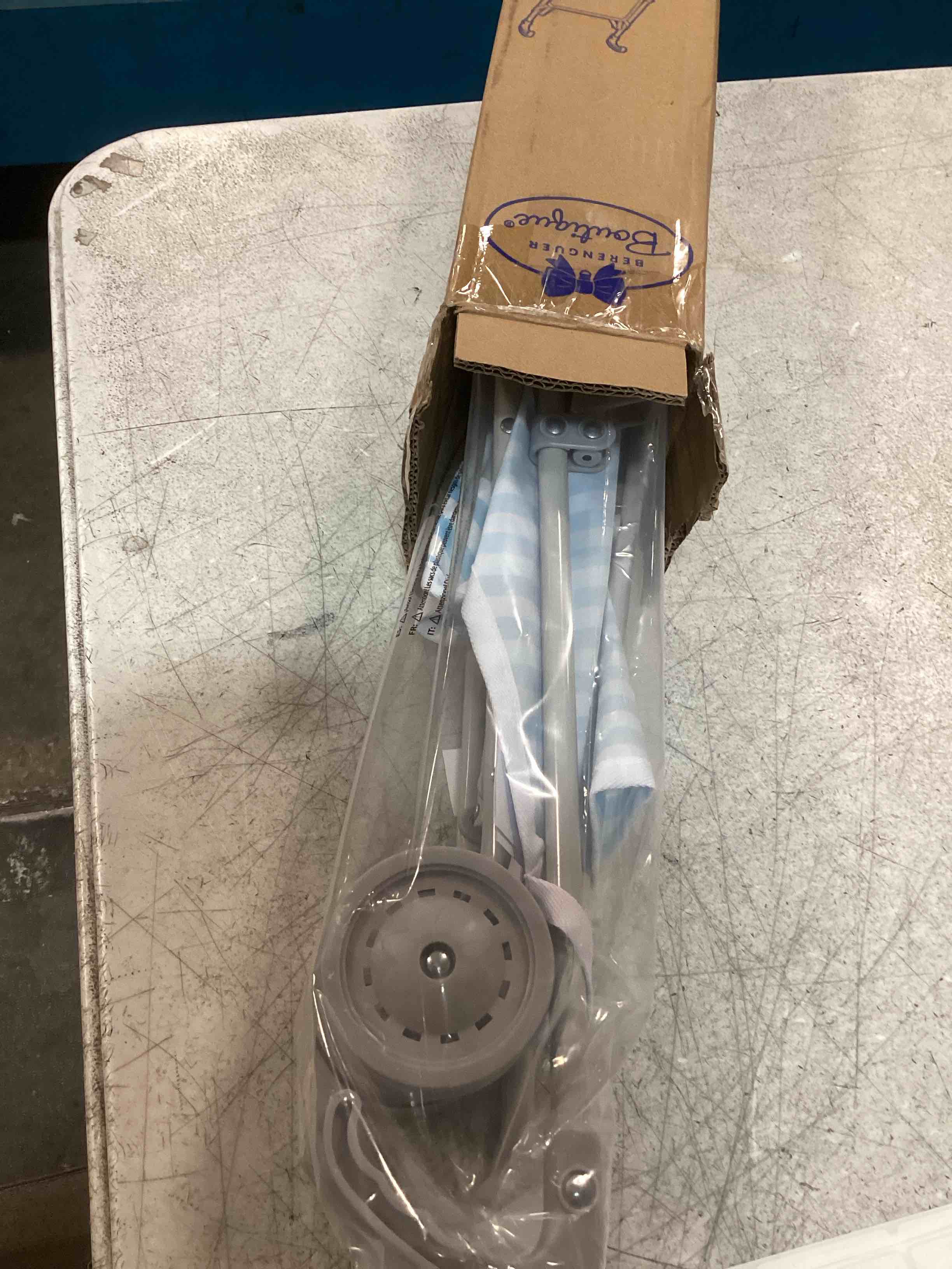 https://s3.amazonaws.com/lotting-images-prod/bidfta/TEA3685083_1745583147747.jpeg