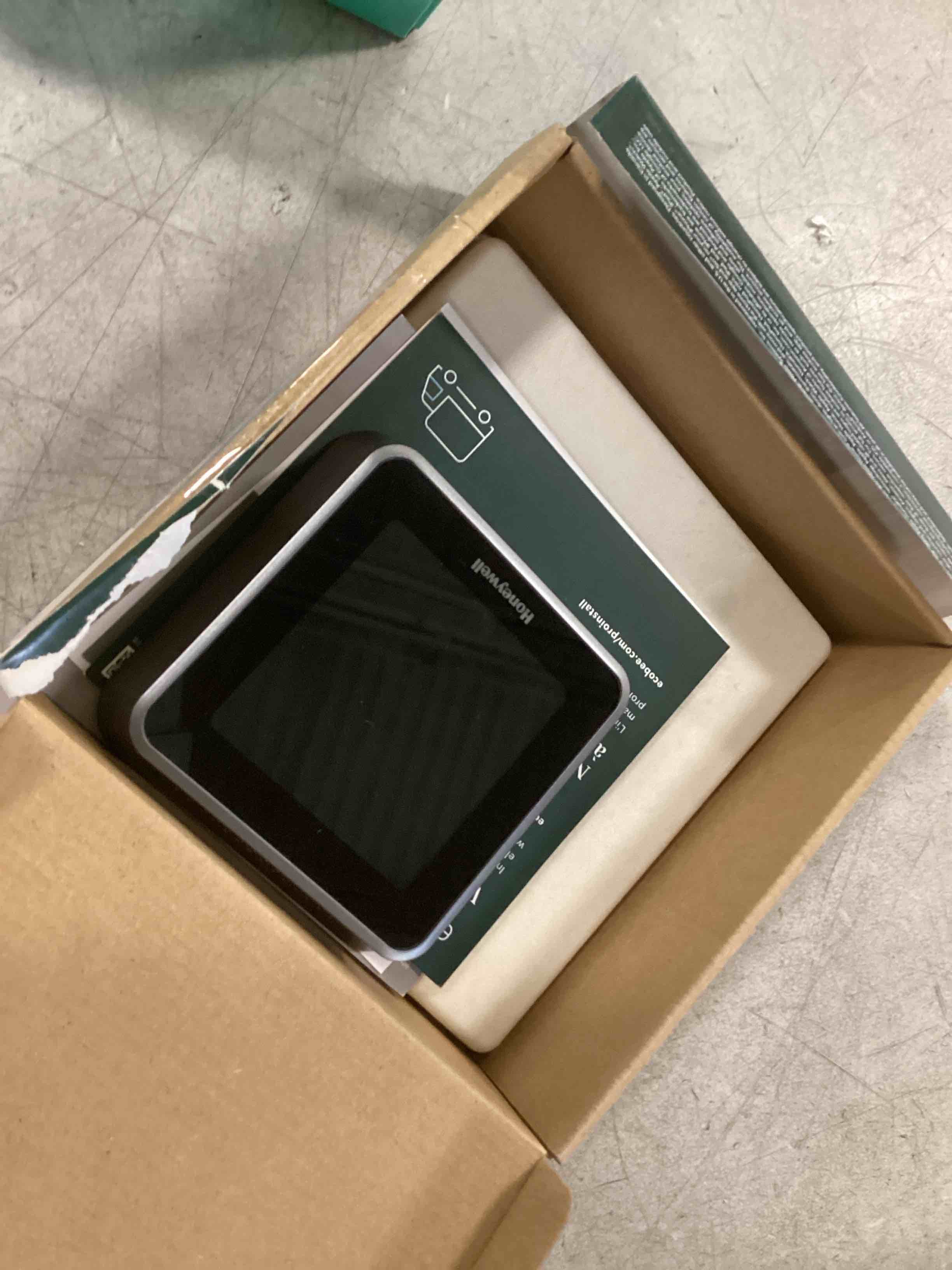 https://s3.amazonaws.com/lotting-images-prod/bidfta/TEA3686360_1746473296704.jpeg