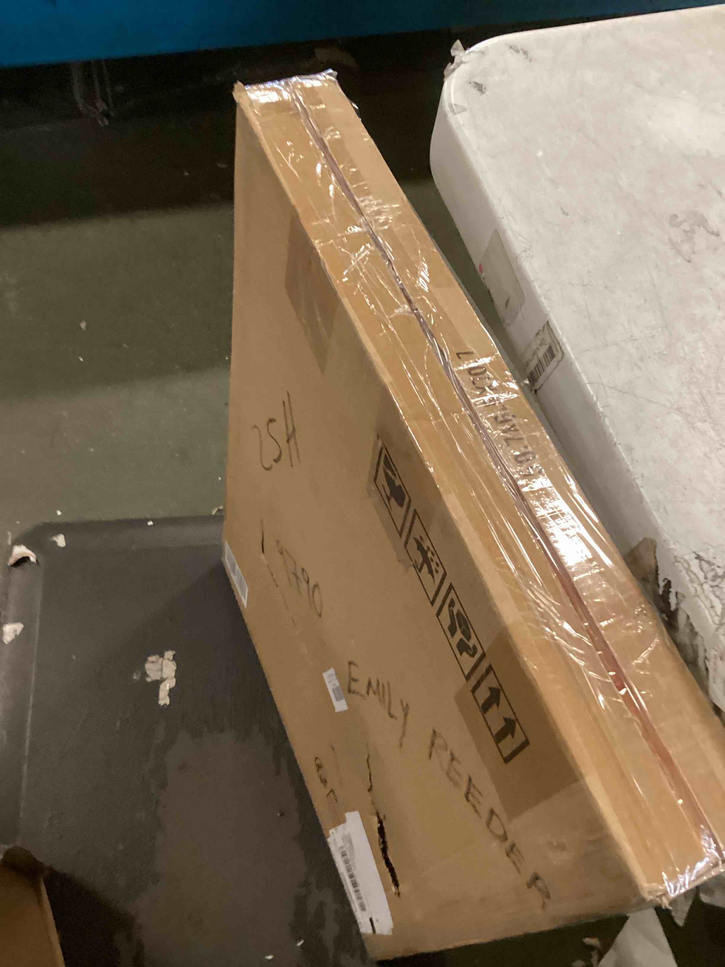 https://s3.amazonaws.com/lotting-images-prod/bidfta/TEA3687310_1746816305205.jpeg