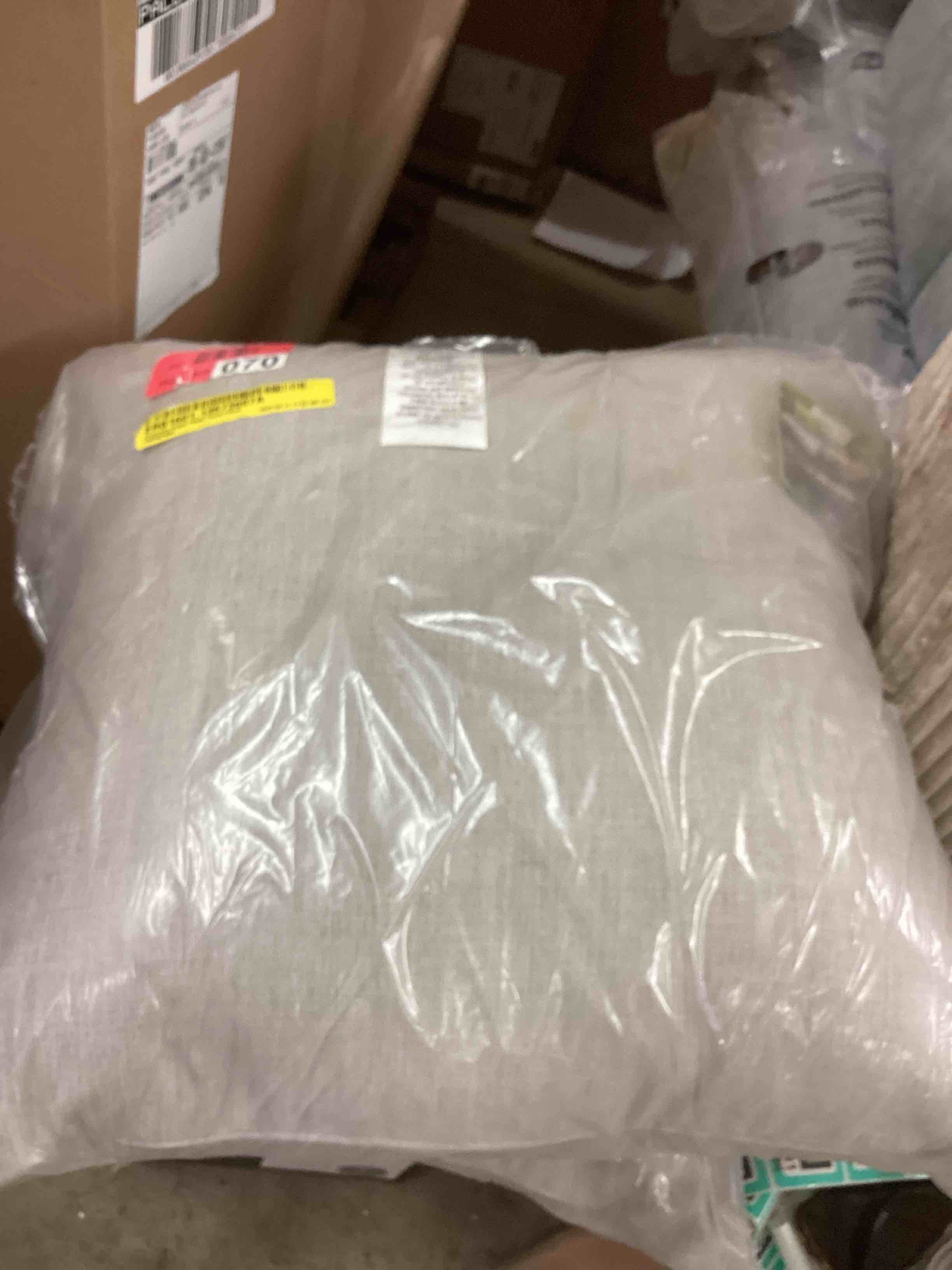 Condition photo showing Good Condition for sunbrella single piped throw pillow by eddie bauer 22*22 