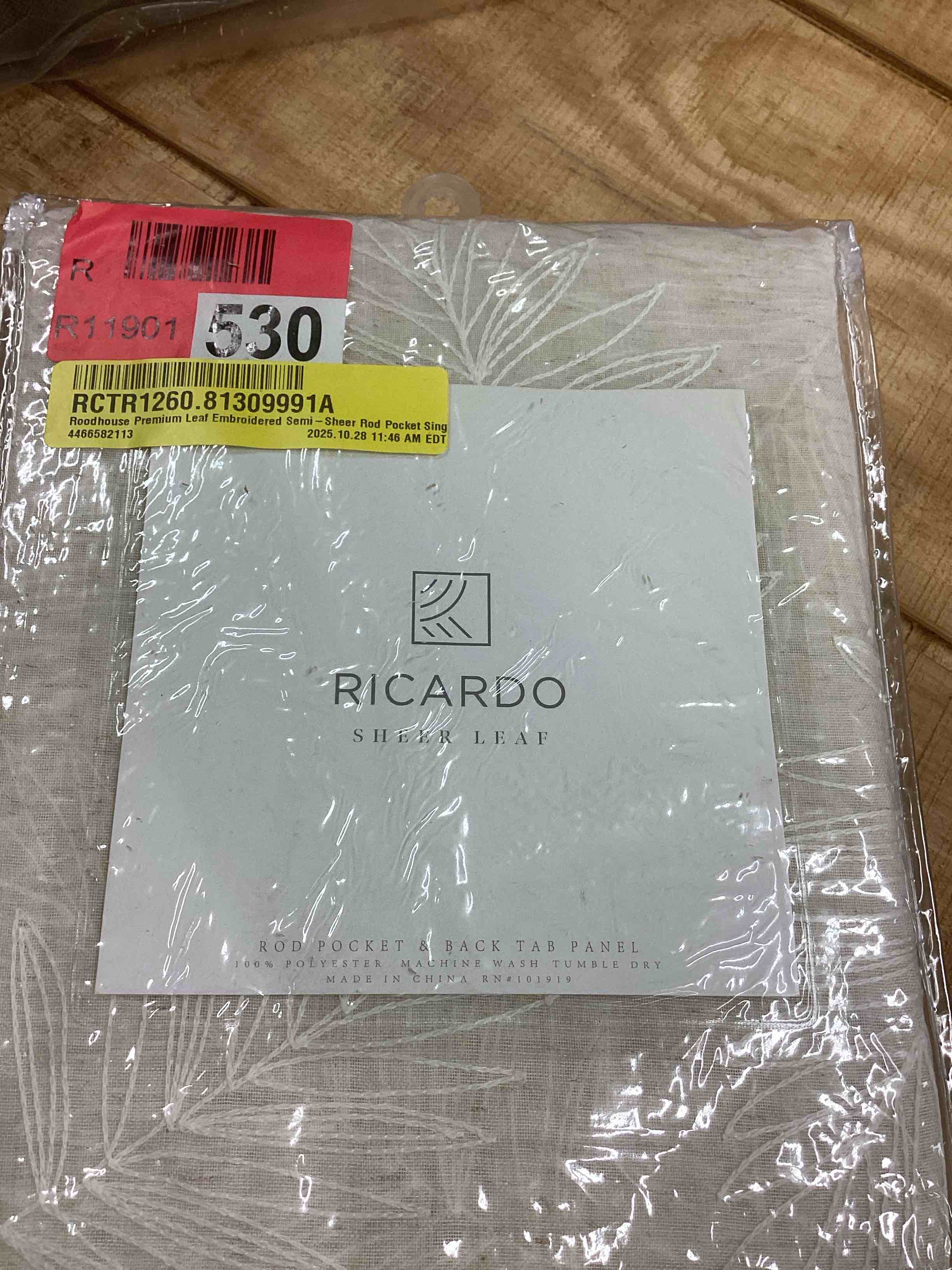 Condition photo showing New/Like New for ricardo trading sheer leaf rp w/bt panel 52x96 oatmeal