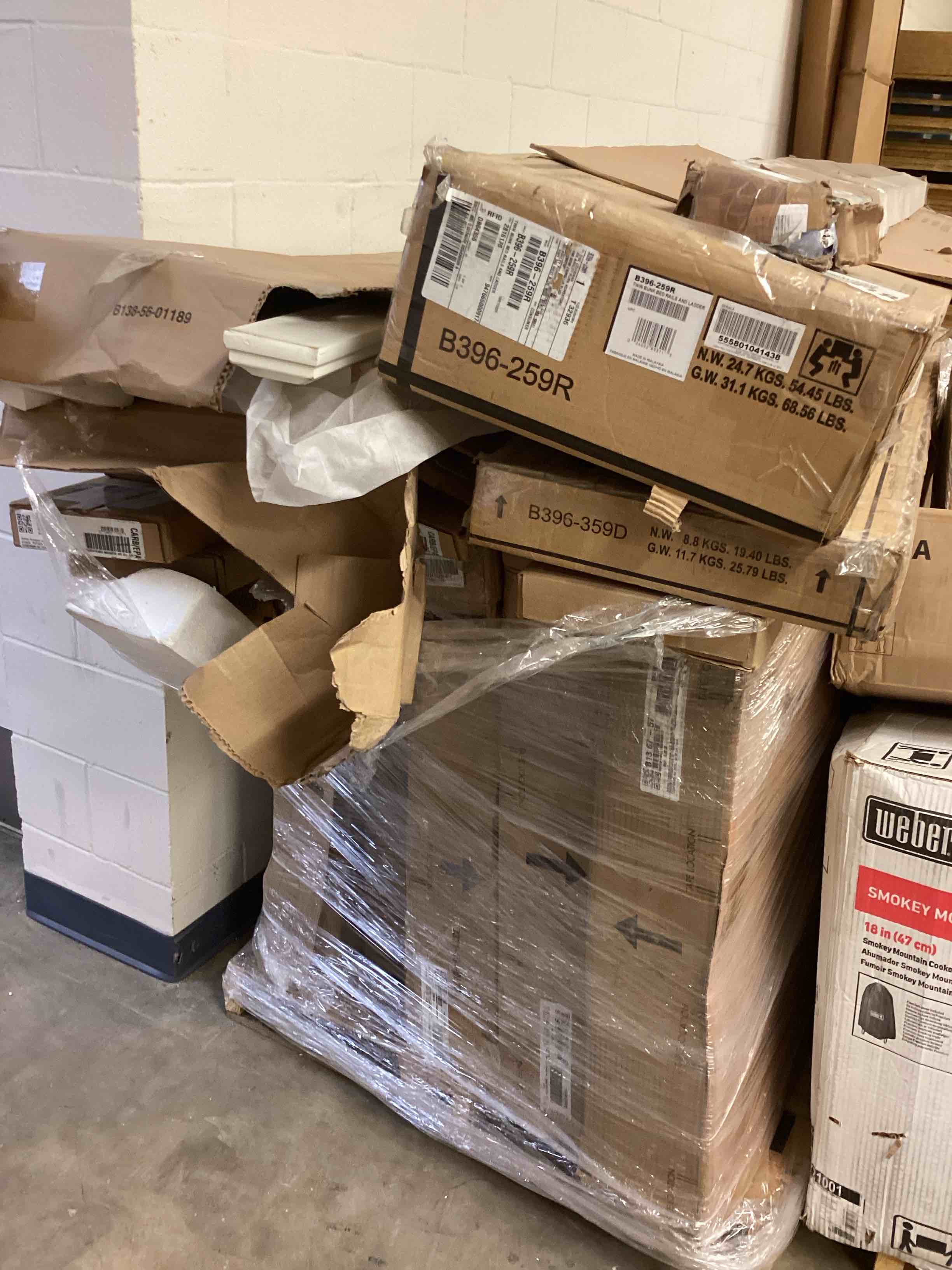 pallet lot of items for home furnishings includes: queen panel rails/ twin bunk bed rails and ladder/ full panel rails/ blinds/ and more)