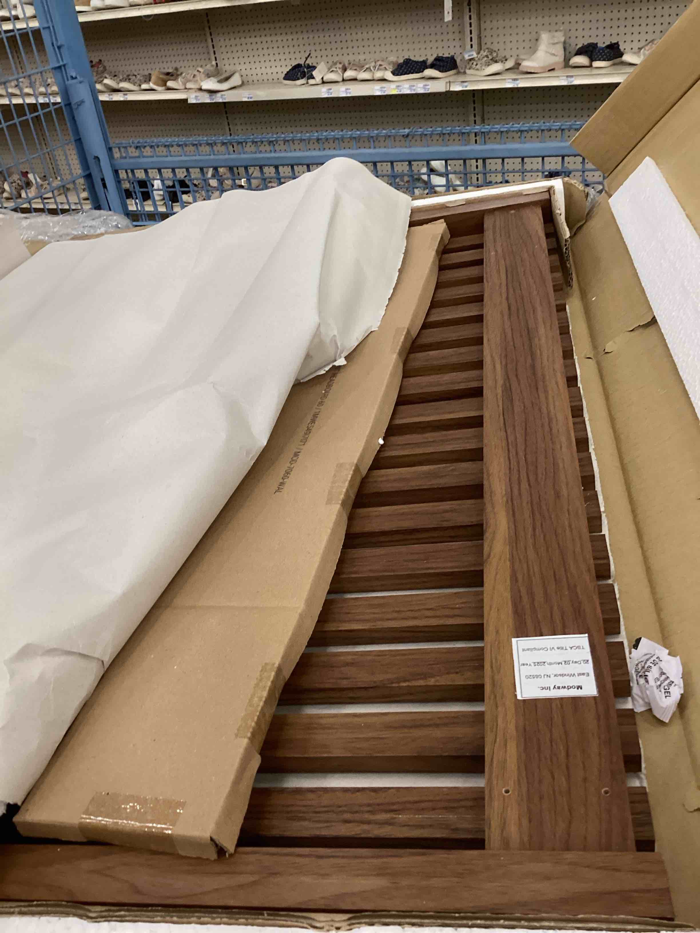 https://s3.amazonaws.com/lotting-images-prod/bidfta/TEA3748488_1777651118081.jpeg