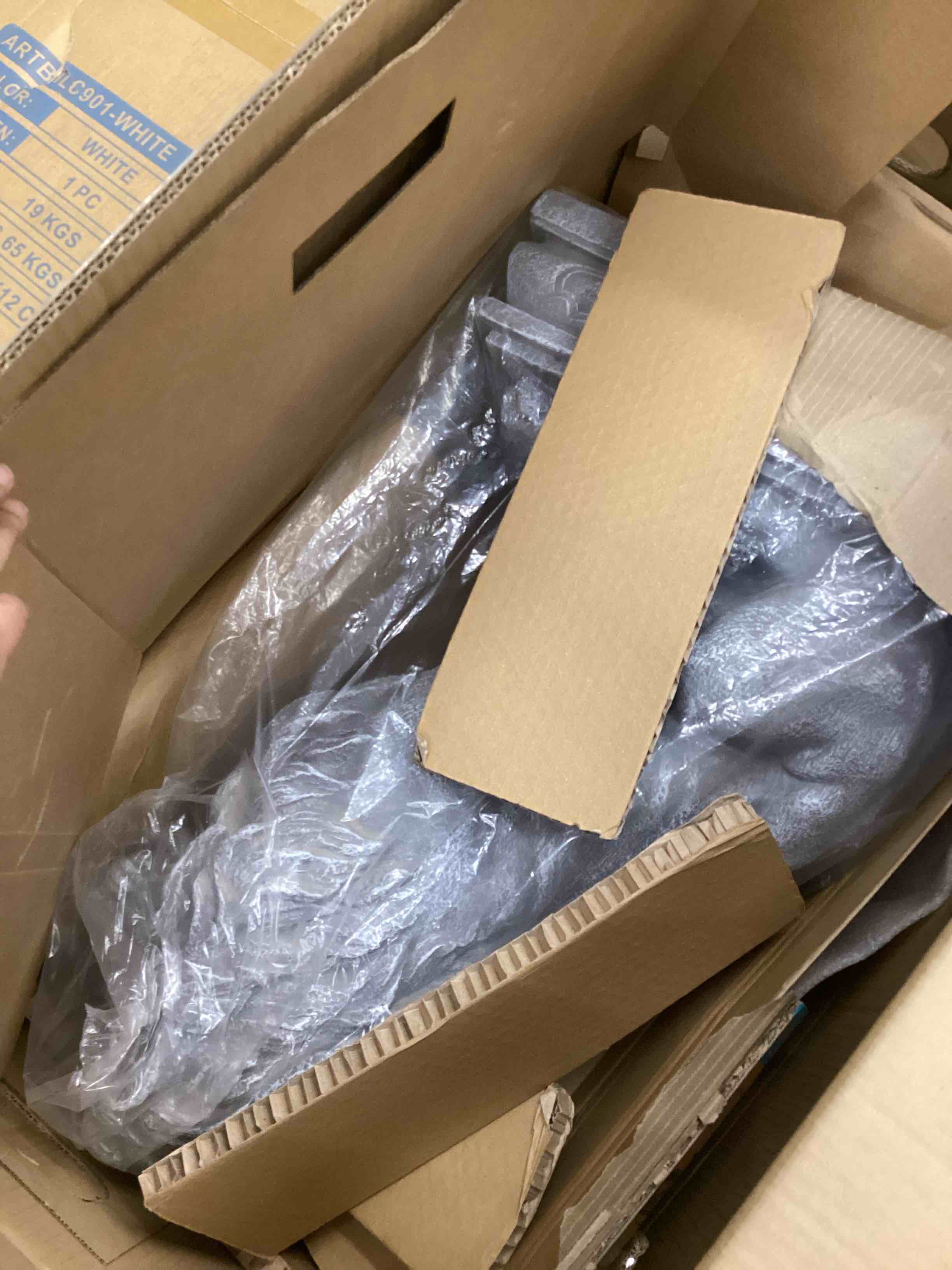 https://s3.amazonaws.com/lotting-images-prod/bidfta/TEA3748671_1778014042566.jpeg