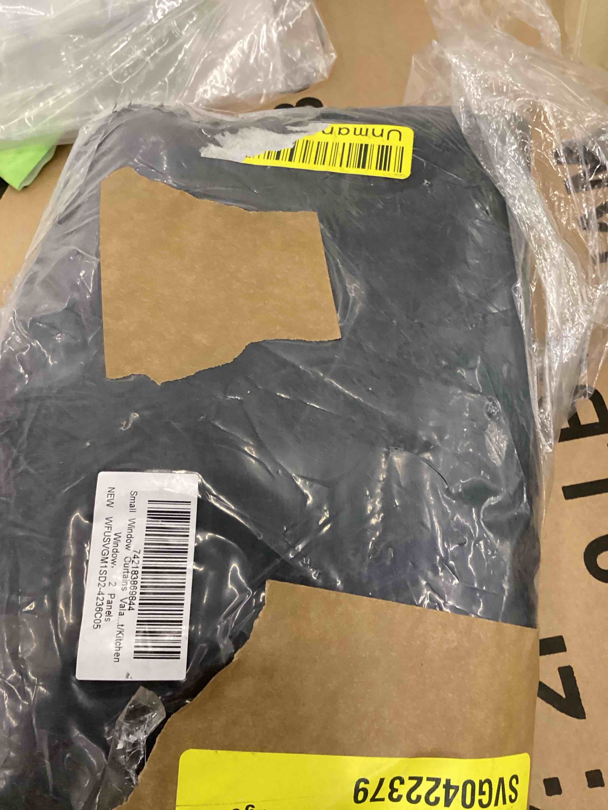 Condition photo showing Good Condition for small window curtains color black ( similar)