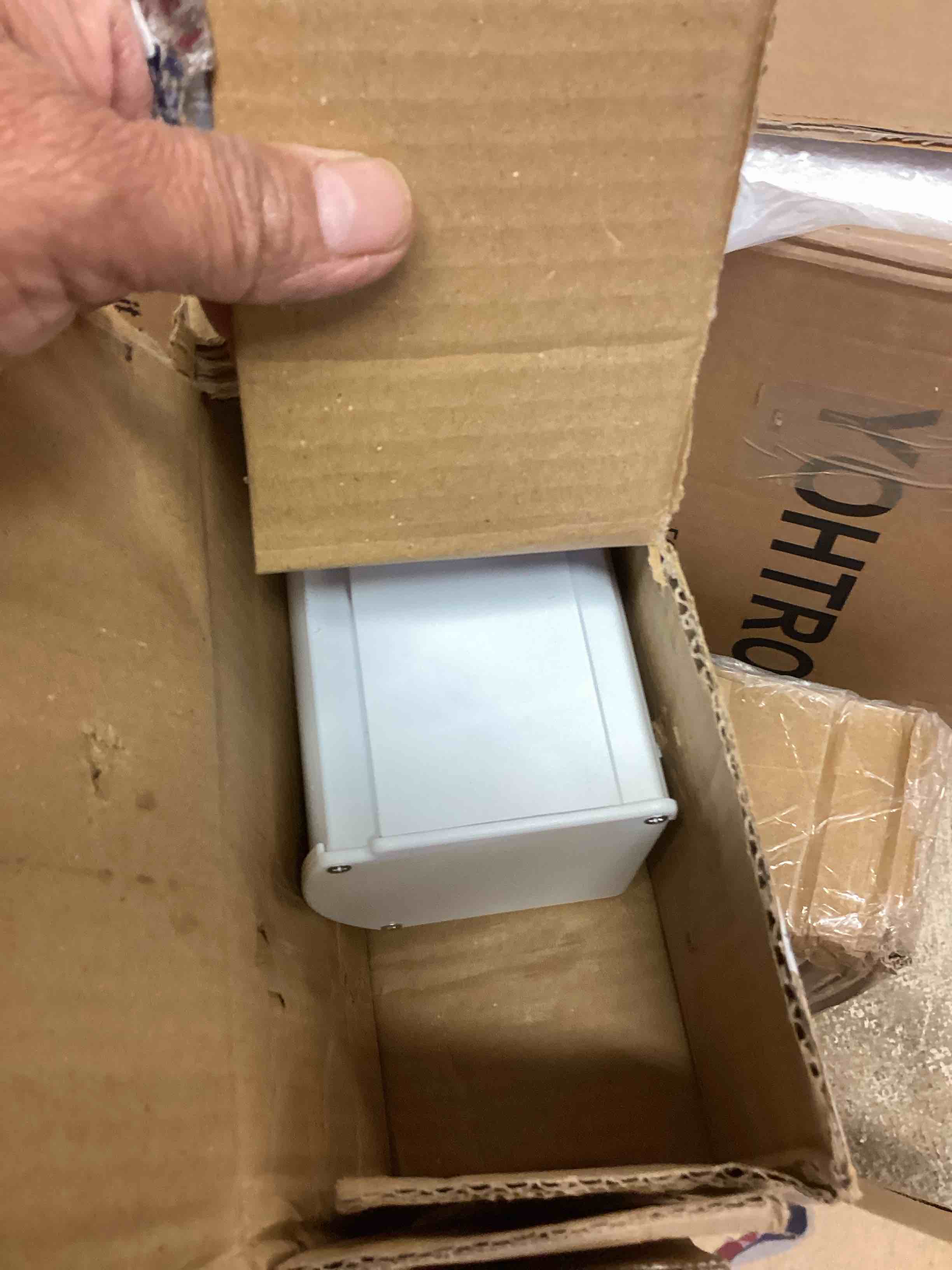 https://s3.amazonaws.com/lotting-images-prod/bidfta/TEA3748902_1778528943032.jpeg