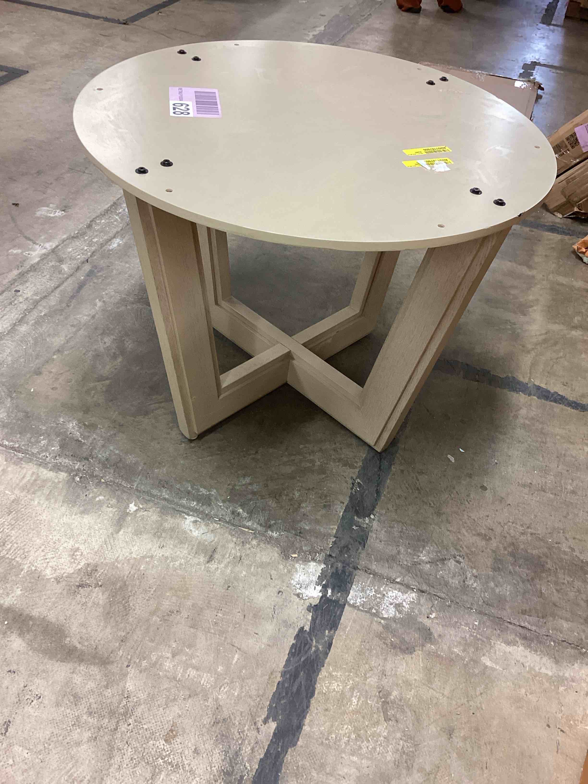 Condition photo showing Good Condition for lexington furniture sunset key hanson round dining table in sand drift 578-875c ( does not contained top table) 