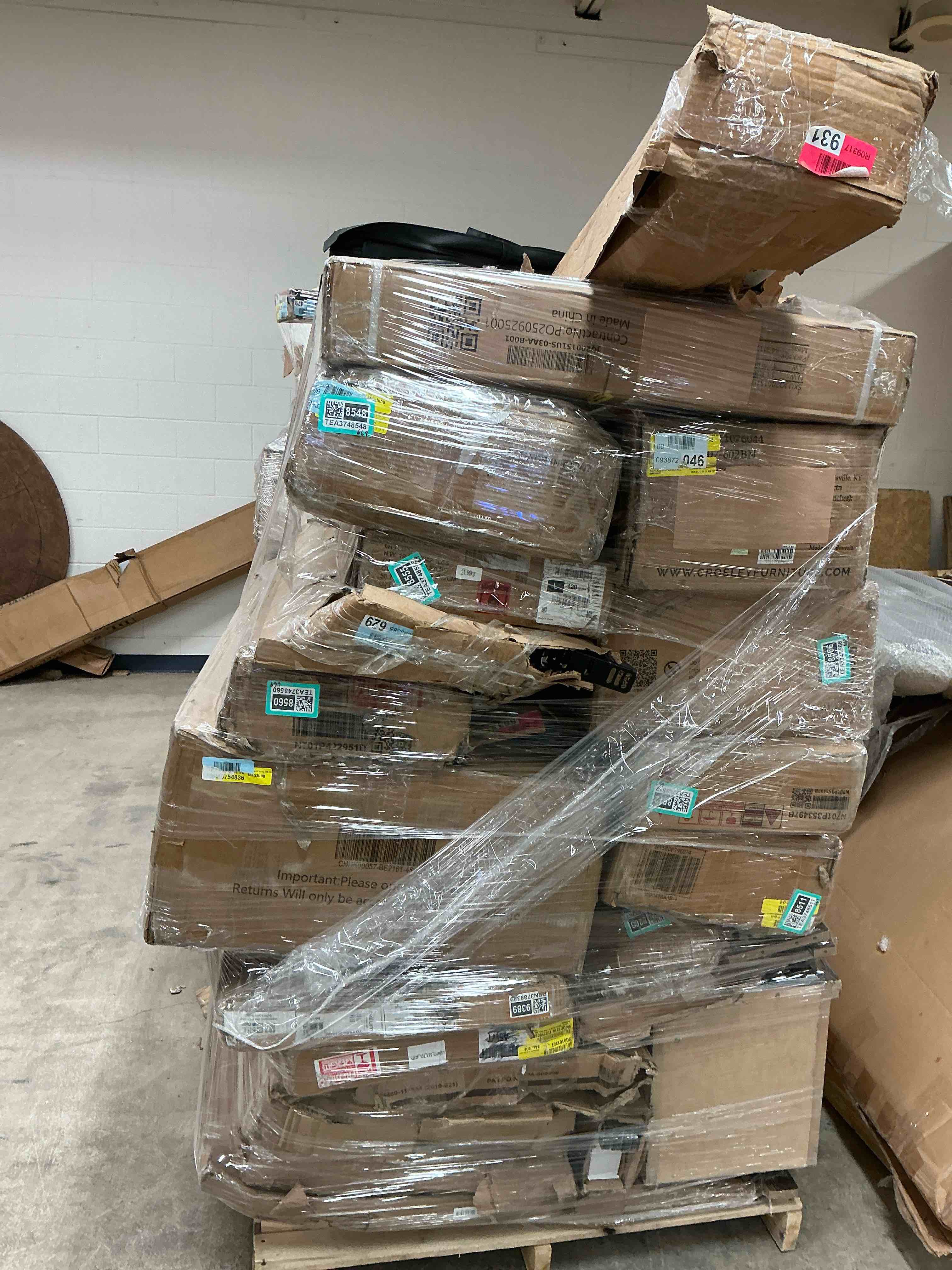pallet lot of assorted furniture