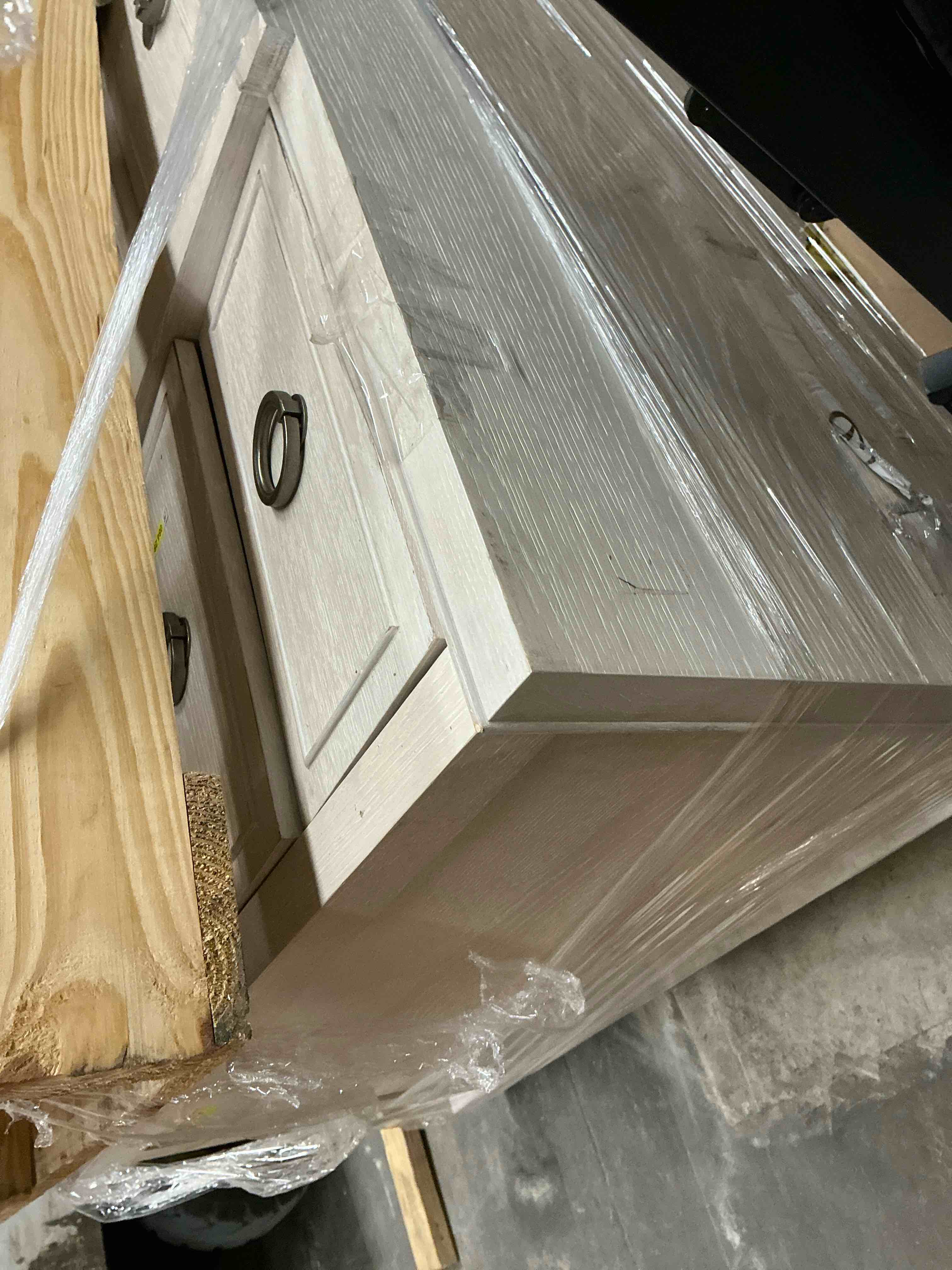 https://s3.amazonaws.com/lotting-images-prod/bidfta/TEA3749634_1779314142618.jpeg