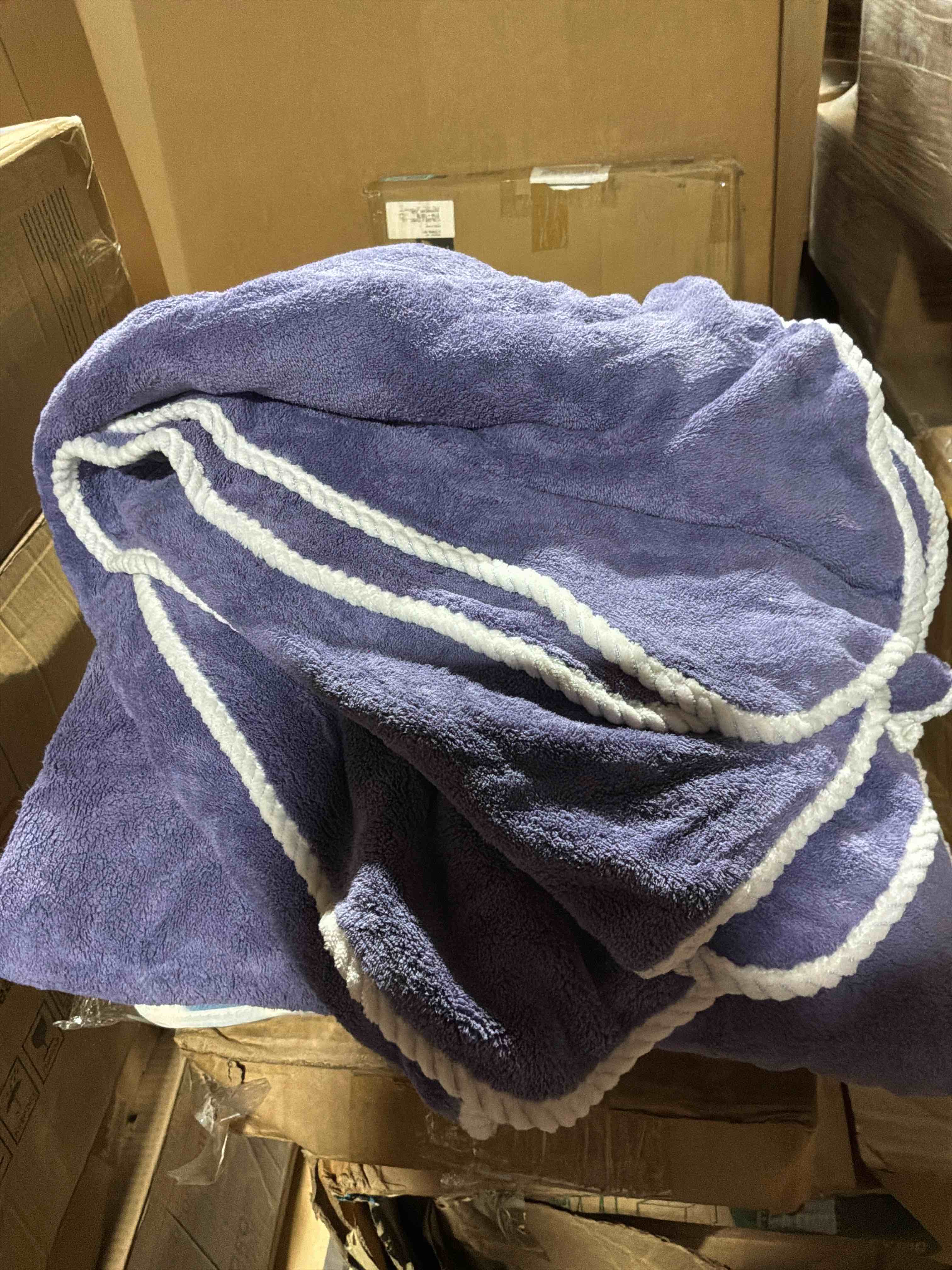 Condition photo showing Good Condition for 2-pack luxurious polyester bath towel, modern, oblonga