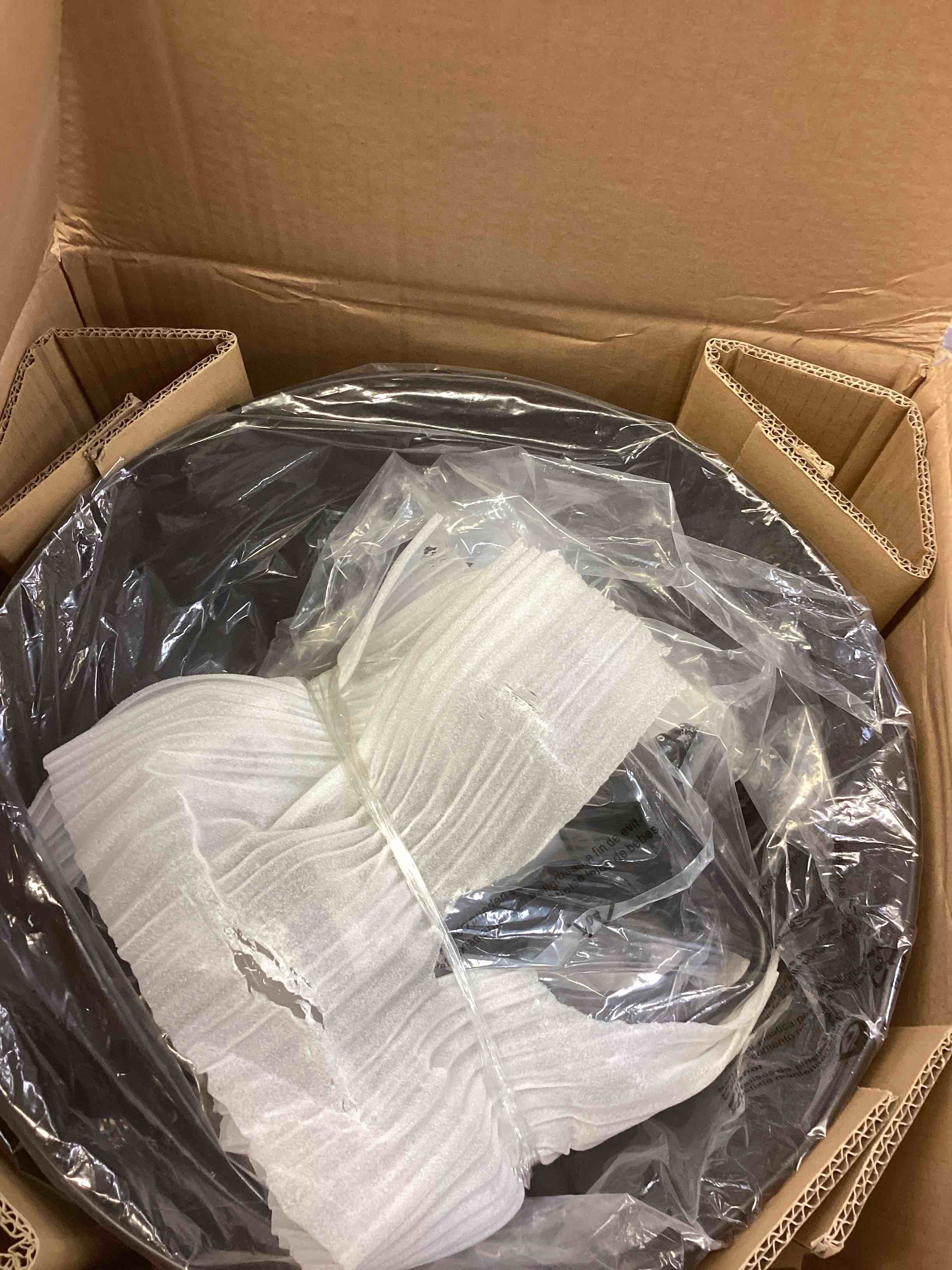 Condition photo showing New/Like New for 1 - light matte black pendant 