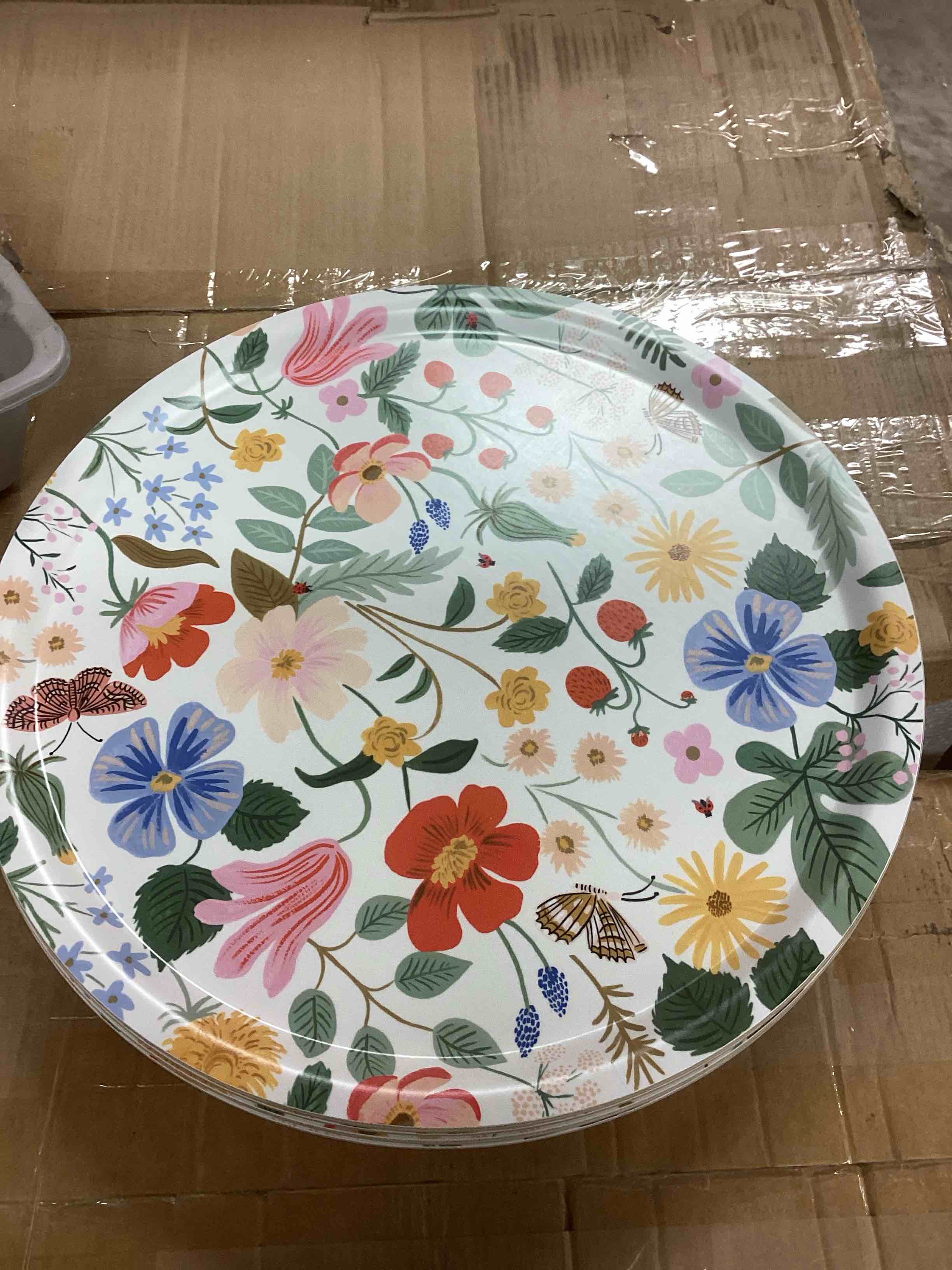 Condition photo showing New/Like New for round bent ply tray - strawberry fields