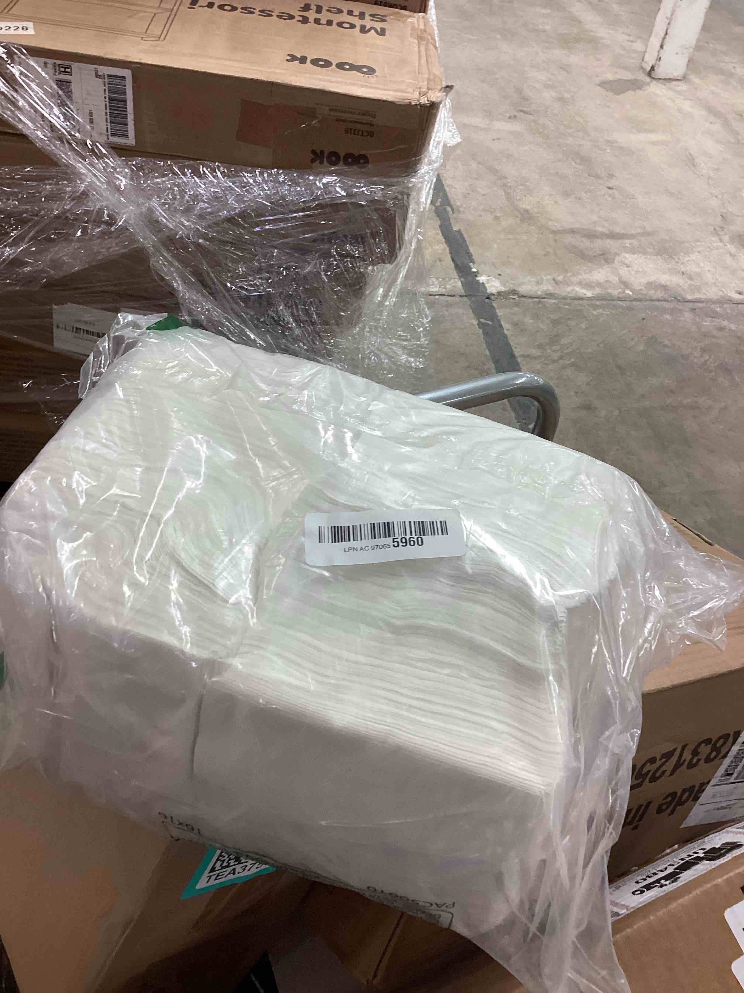 Condition photo showing New/Like New for 1 ply white cocktail/beverage napkins- package of 500ct pack of 500ct