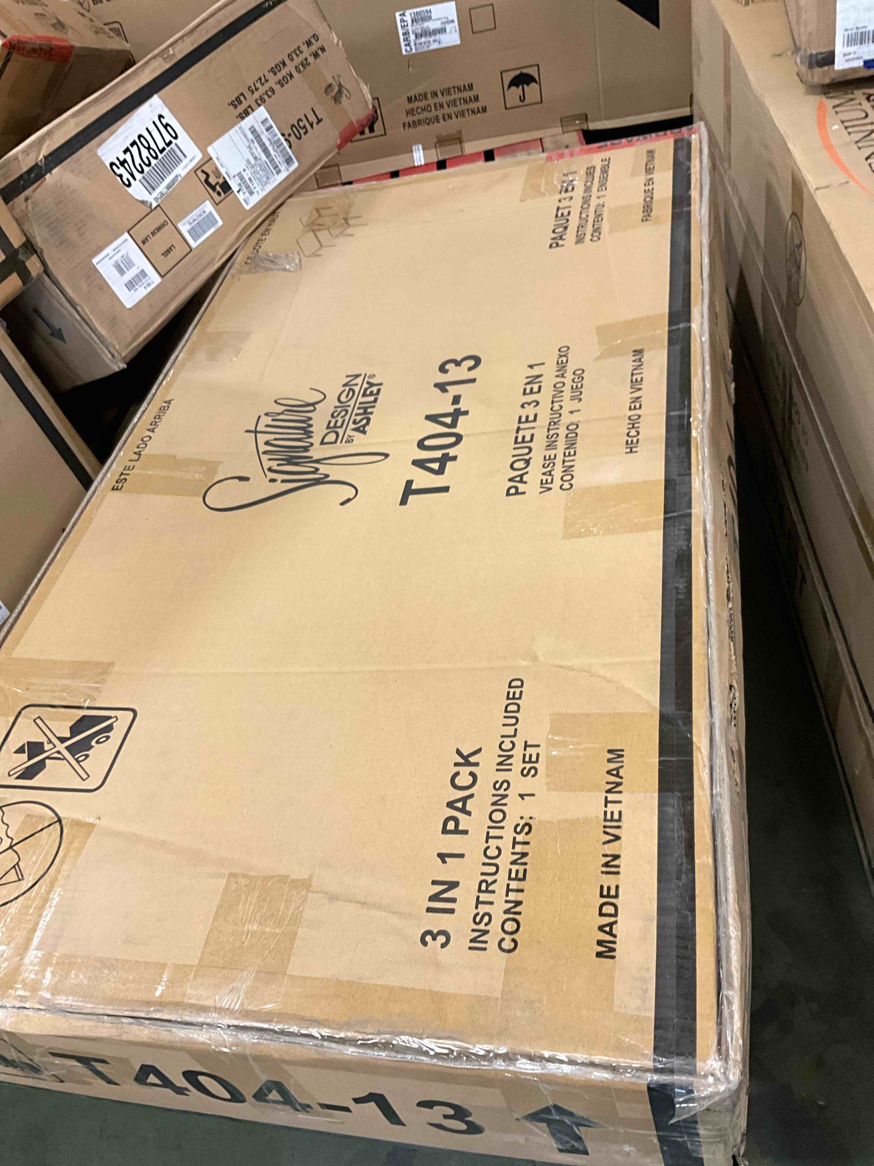 Condition photo showing New/Like New for bandyn table (set of 3)