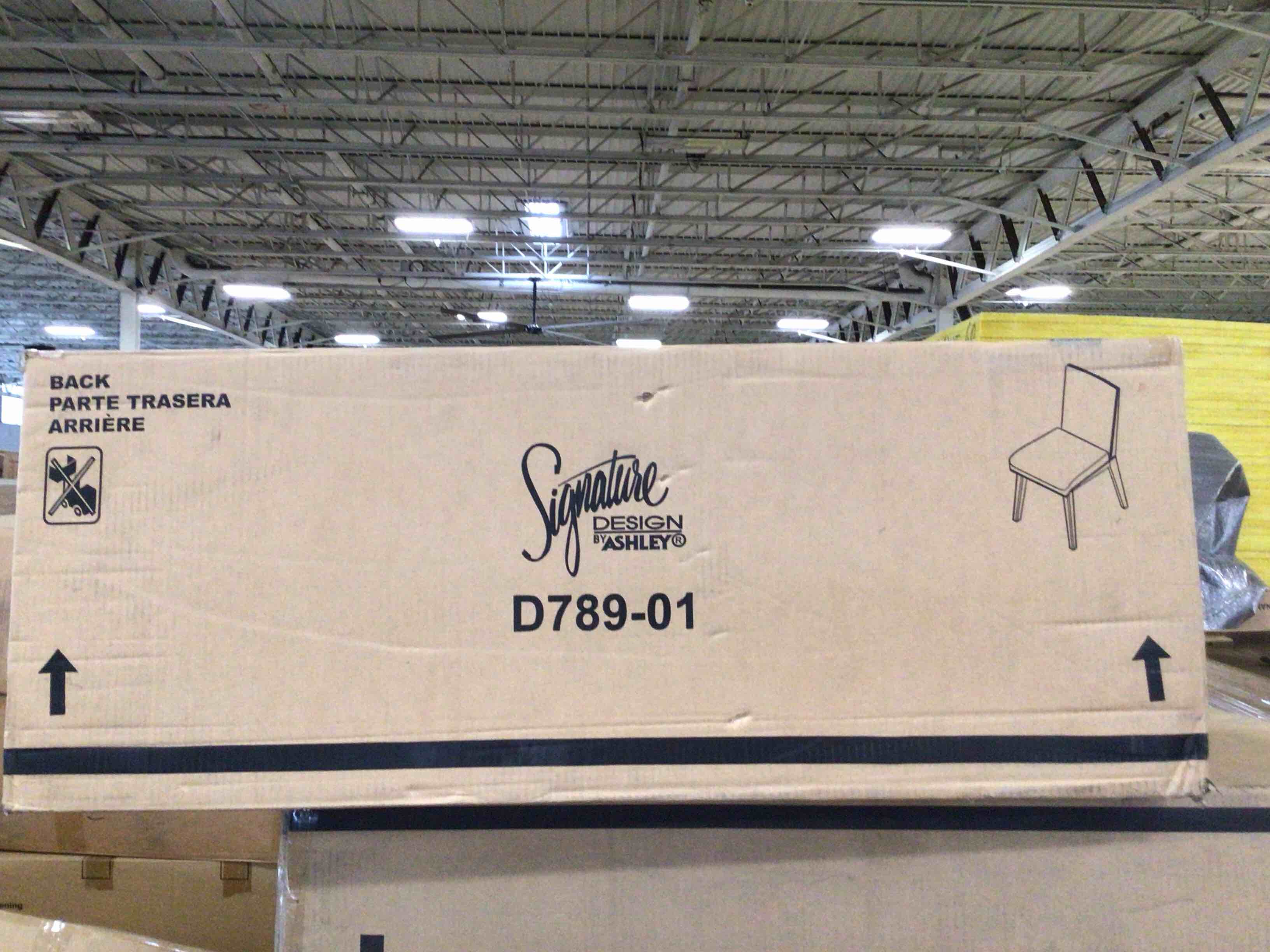 Condition photo showing New/Like New for set of 2 loyaska dining chair