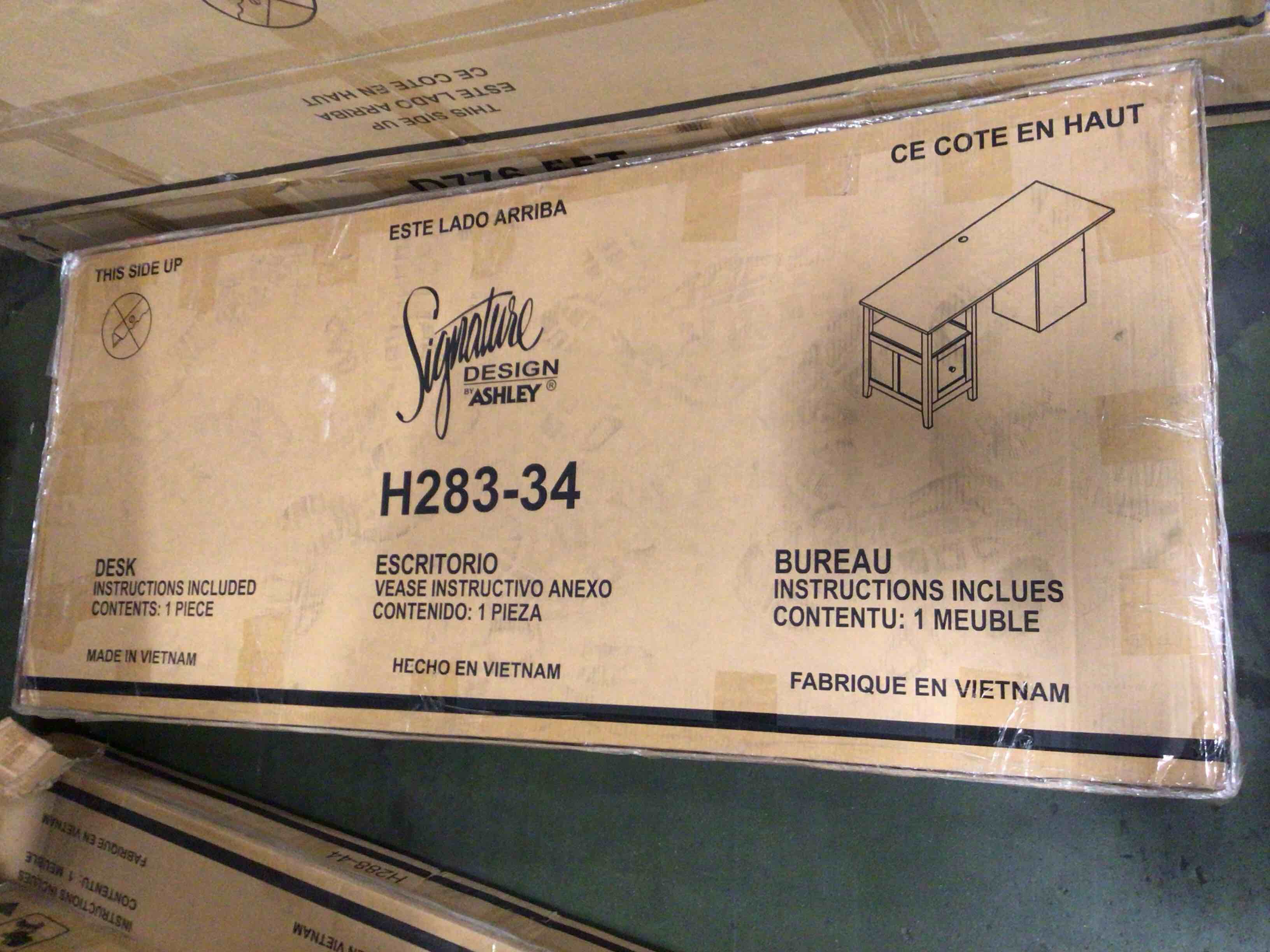 Condition photo showing New/Like New for camiburg home office desk