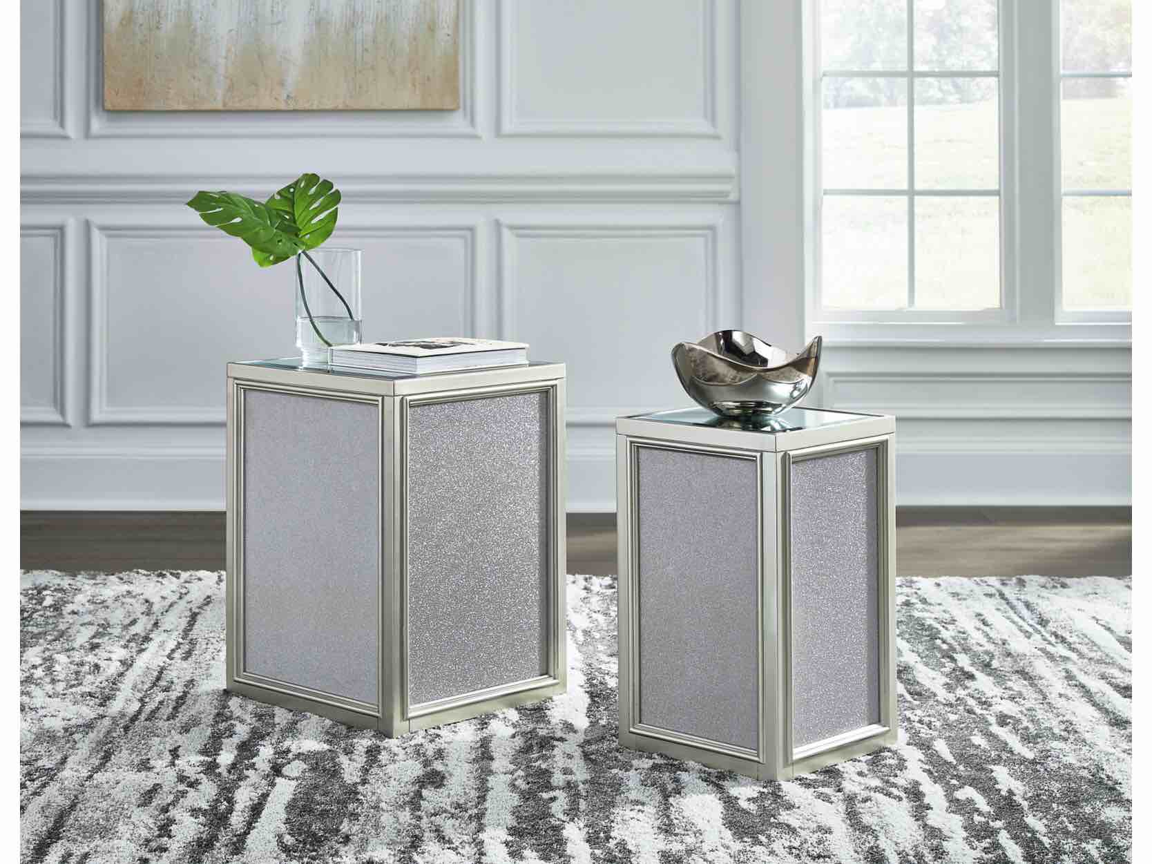 Condition photo showing New/Like New for traleena nesting end table