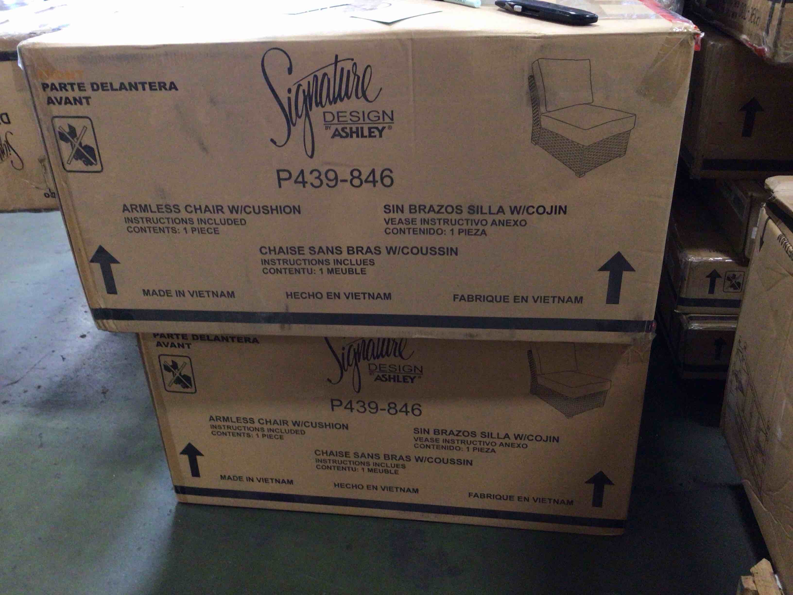 Condition photo showing New/Like New for set of 2 naples beach armless chair