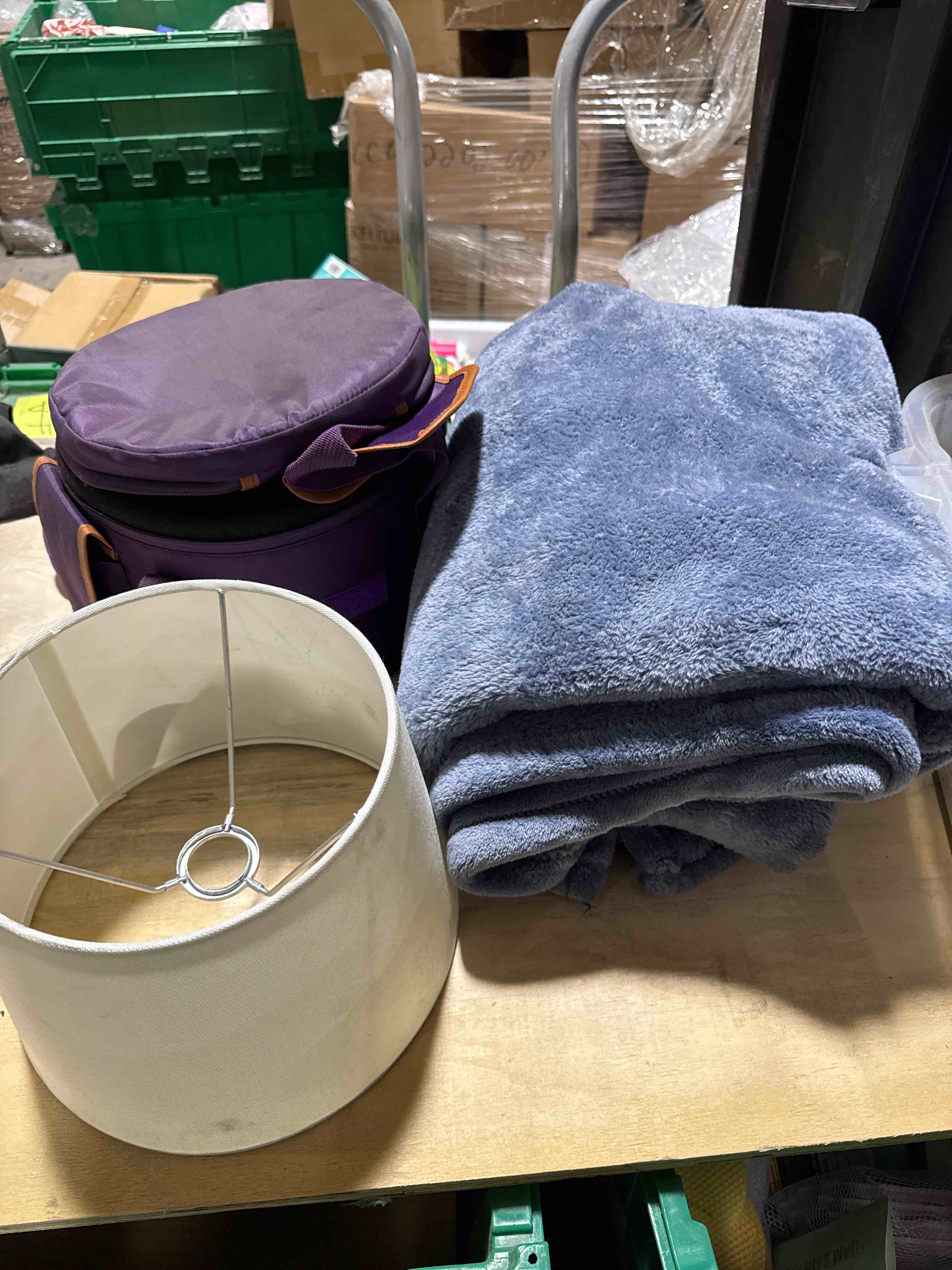 Condition photo showing Good Condition for assorted products: throw blanket, table lamp, luxury pillow cases
