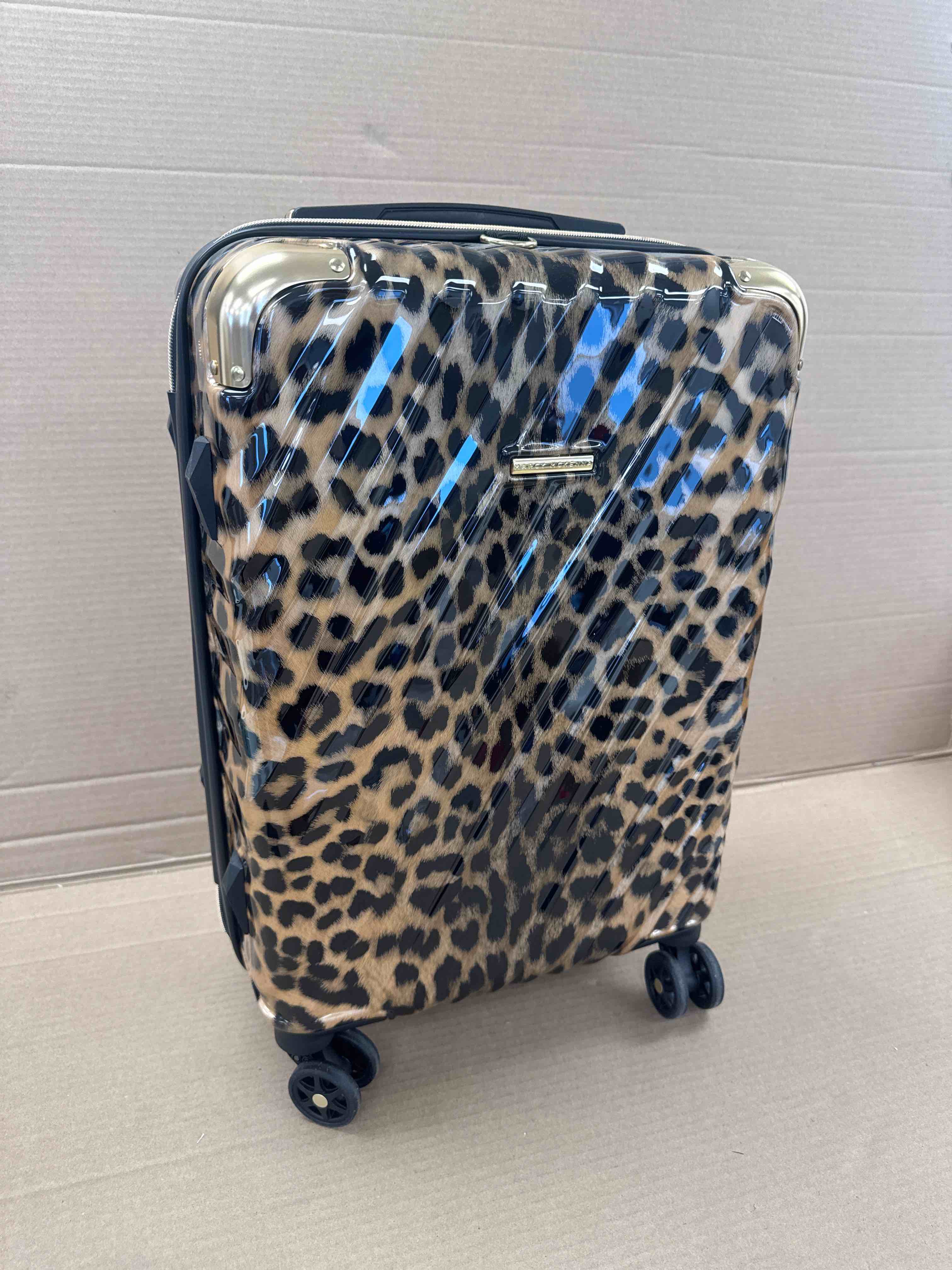 marcy mckenna hamptons collection milan 22” hardside spinner leopard print 