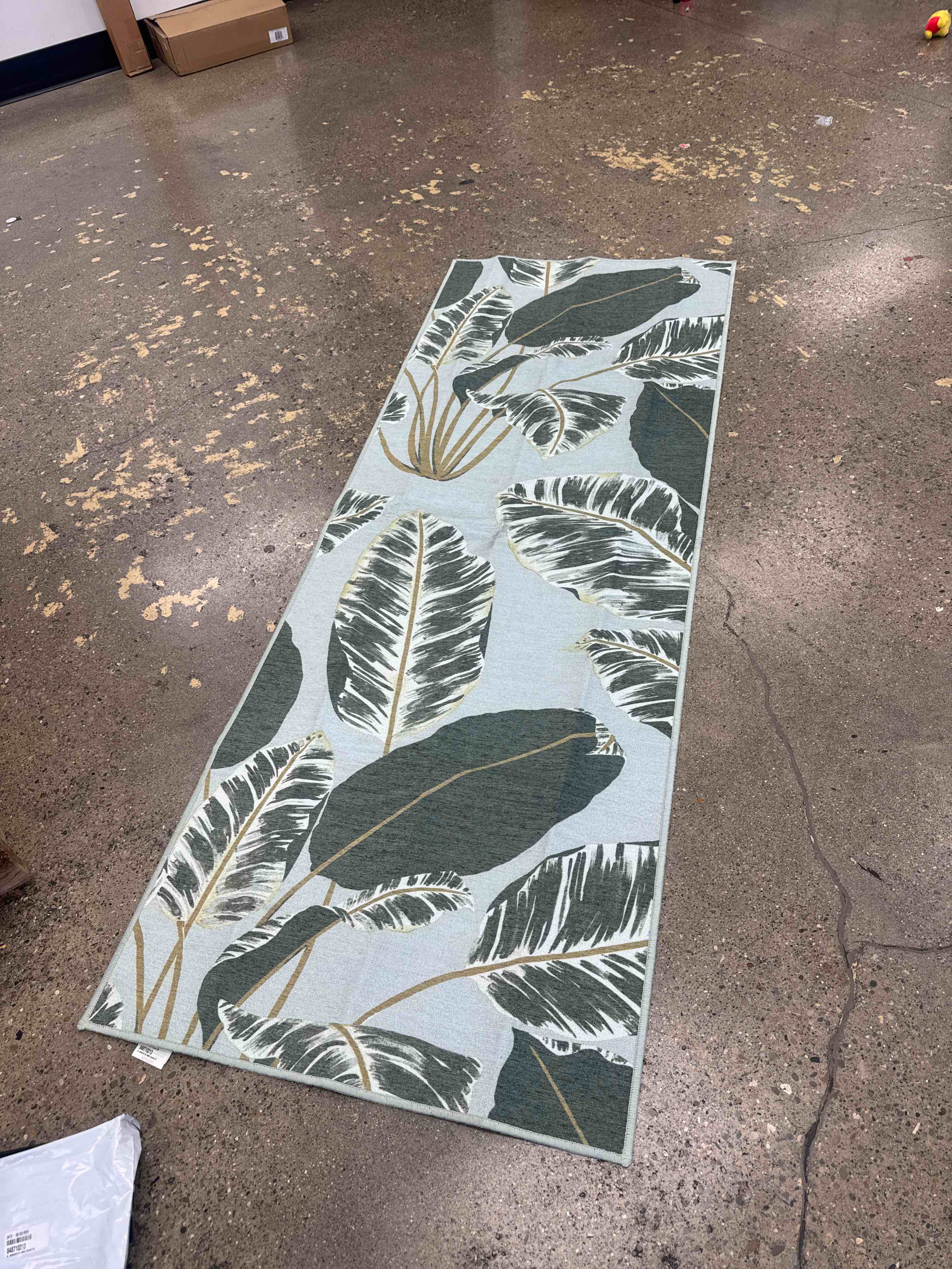 Condition photo showing New/Like New for my magic carpet x genevieve gorder washable runner rug - non-slip, stain resistant, waterproof - 1 piece accent living room & bedroom area rug - pet & kid friendly (hojas cubanas mint, 2.5x7ft)