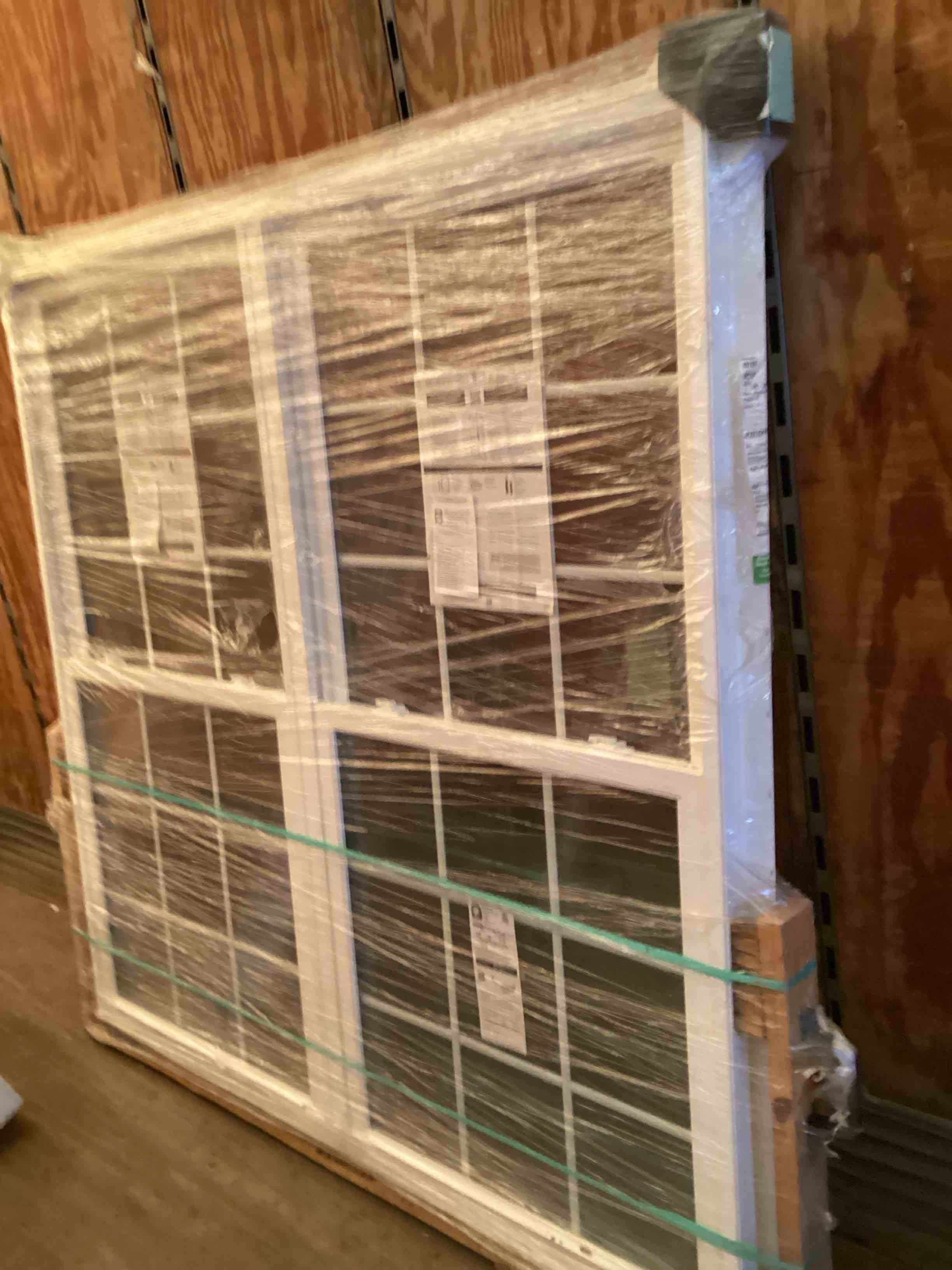 Condition photo showing New/Like New for pella v 2000 double hung window