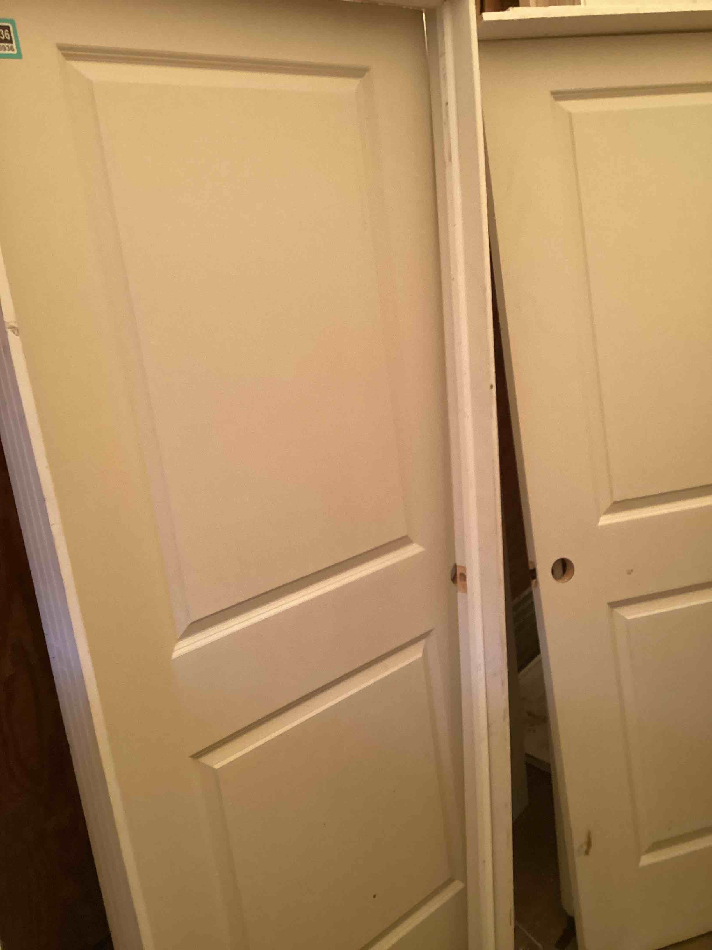 Condition photo showing Good Condition for interior door 
