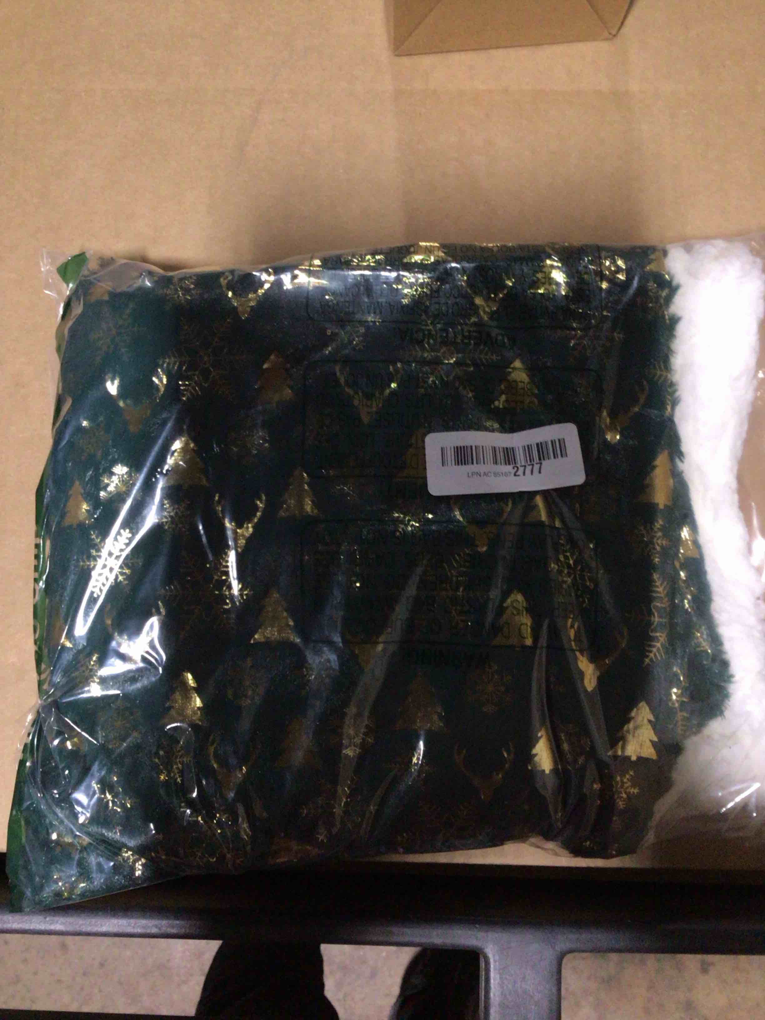 Condition photo showing New/Like New for Clysee Self Heating Cat Sleeping Bag Self Warming Cat Bed Cave Forest Green Heated Pad Cozy Soft Winter Washable Wrap Pet Sleeping Pouch Snuggle Sack for Puppy Dog Kitten, 24 x 21 Inch Christmas Style Green